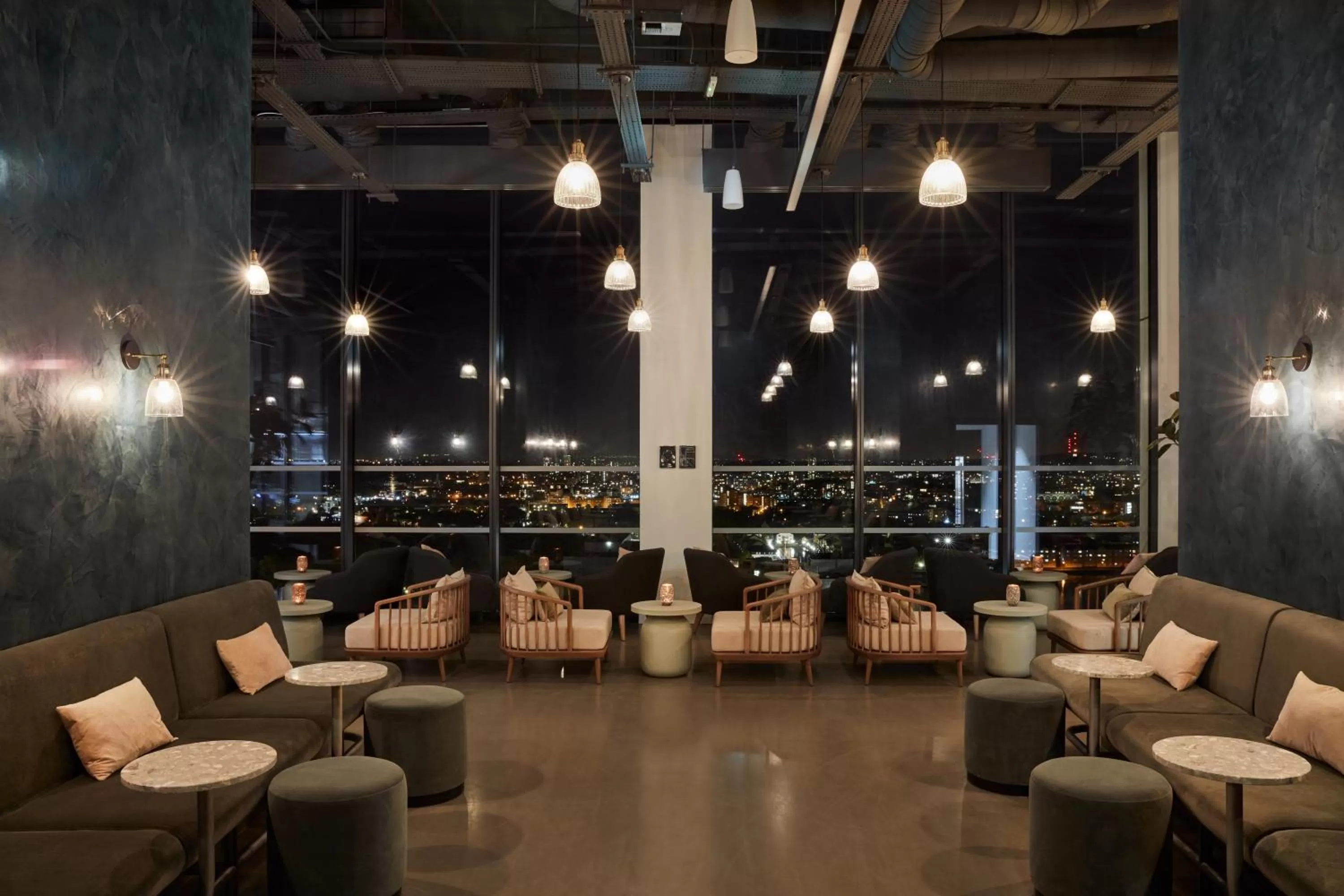 Lounge or bar in ARK Canary Wharf