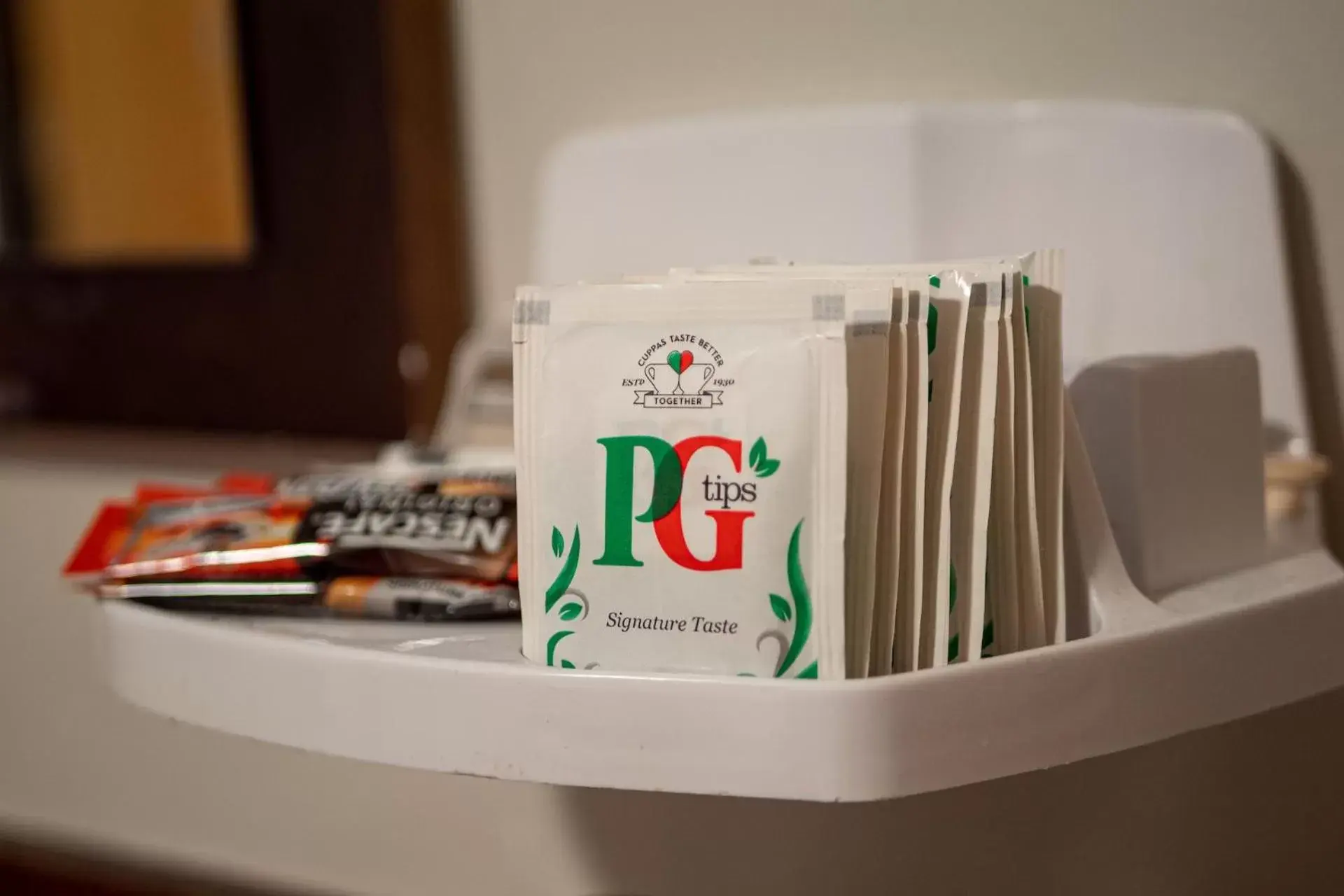 Small Single Room in Maiden Oval Small Single Room in Maiden Oval