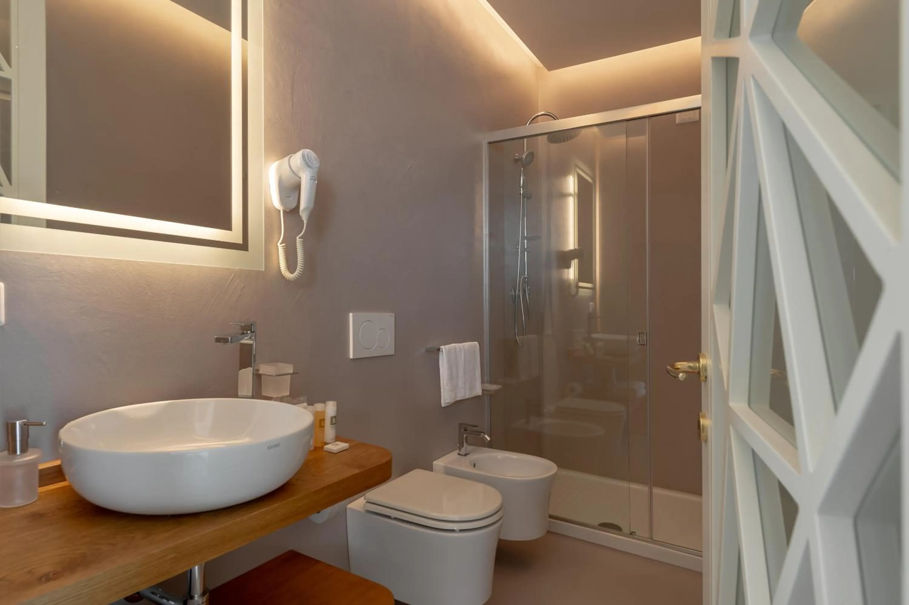 Shower in Hotel Oasi Di Kufra