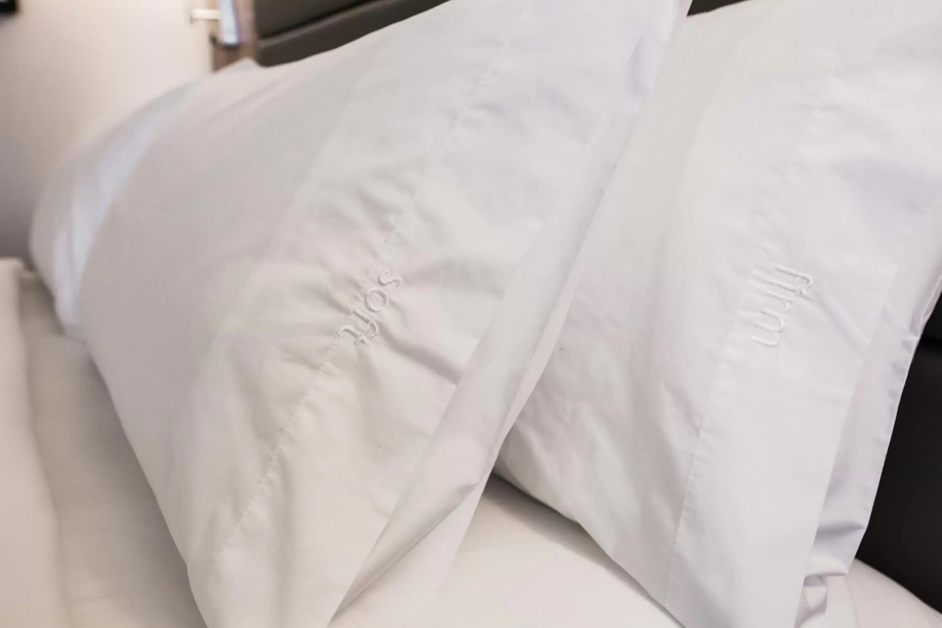 Queen Room with Two Queen Beds and Sofa Bed in Holiday Inn Hotel & Suites Calgary South - Conference Ctr by IHG Queen Room with Two Queen Beds and Sofa Bed in Holiday Inn Hotel & Suites Calgary South - Conference Ctr by IHG