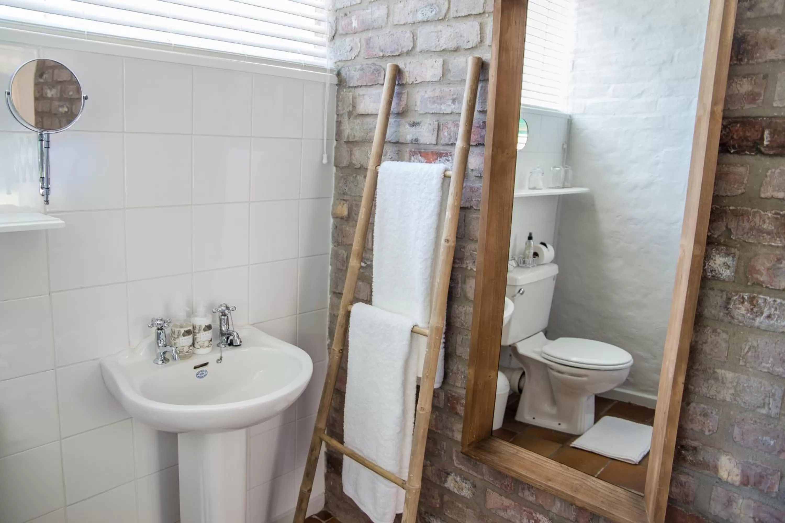 Bathroom in Raw Karoo Guest House