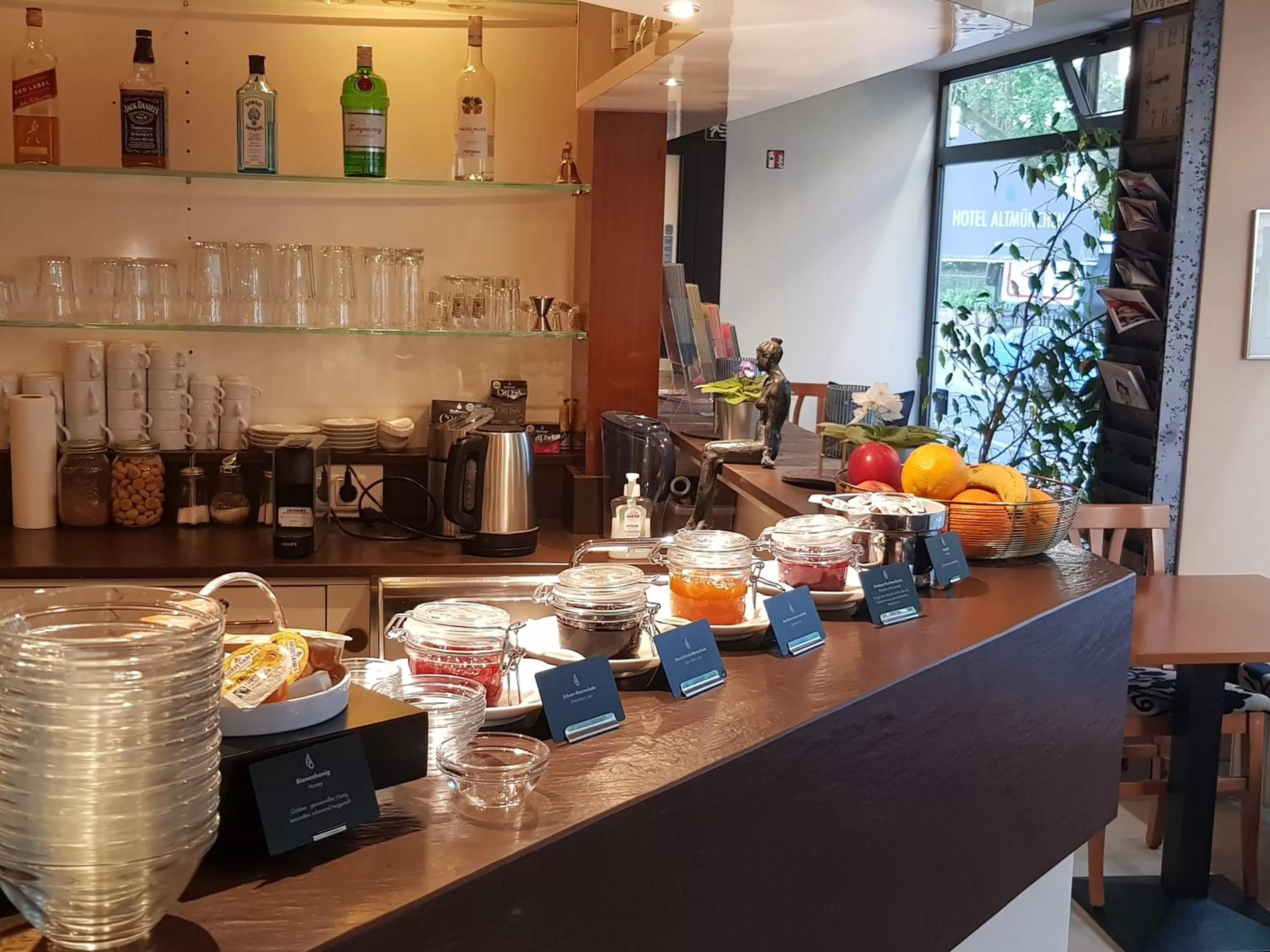 Breakfast in Hotel Altmünchen by Blattl