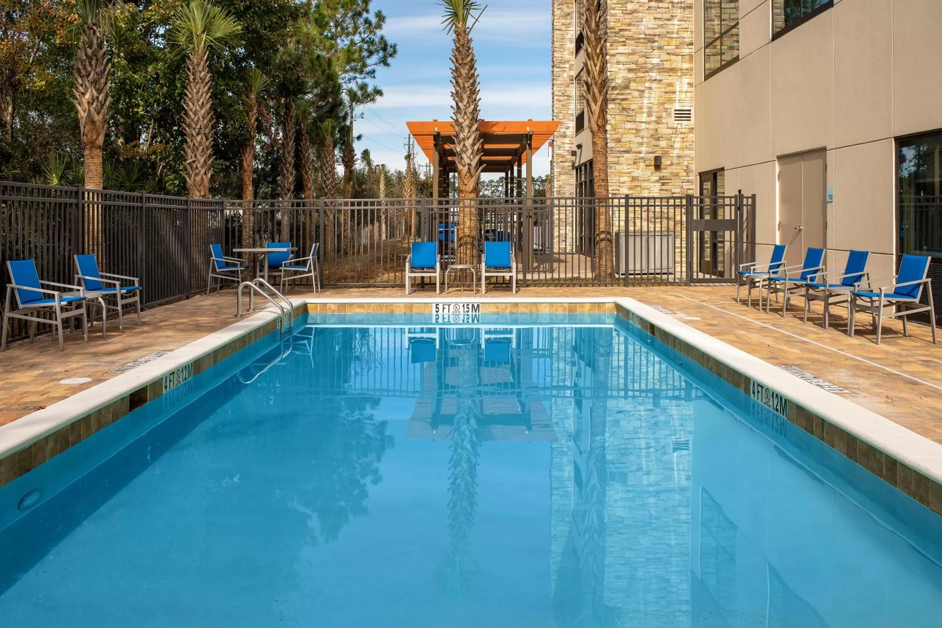Swimming pool in Holiday Inn Express & Suites Kingsland I-95-Naval Base Area by IHG