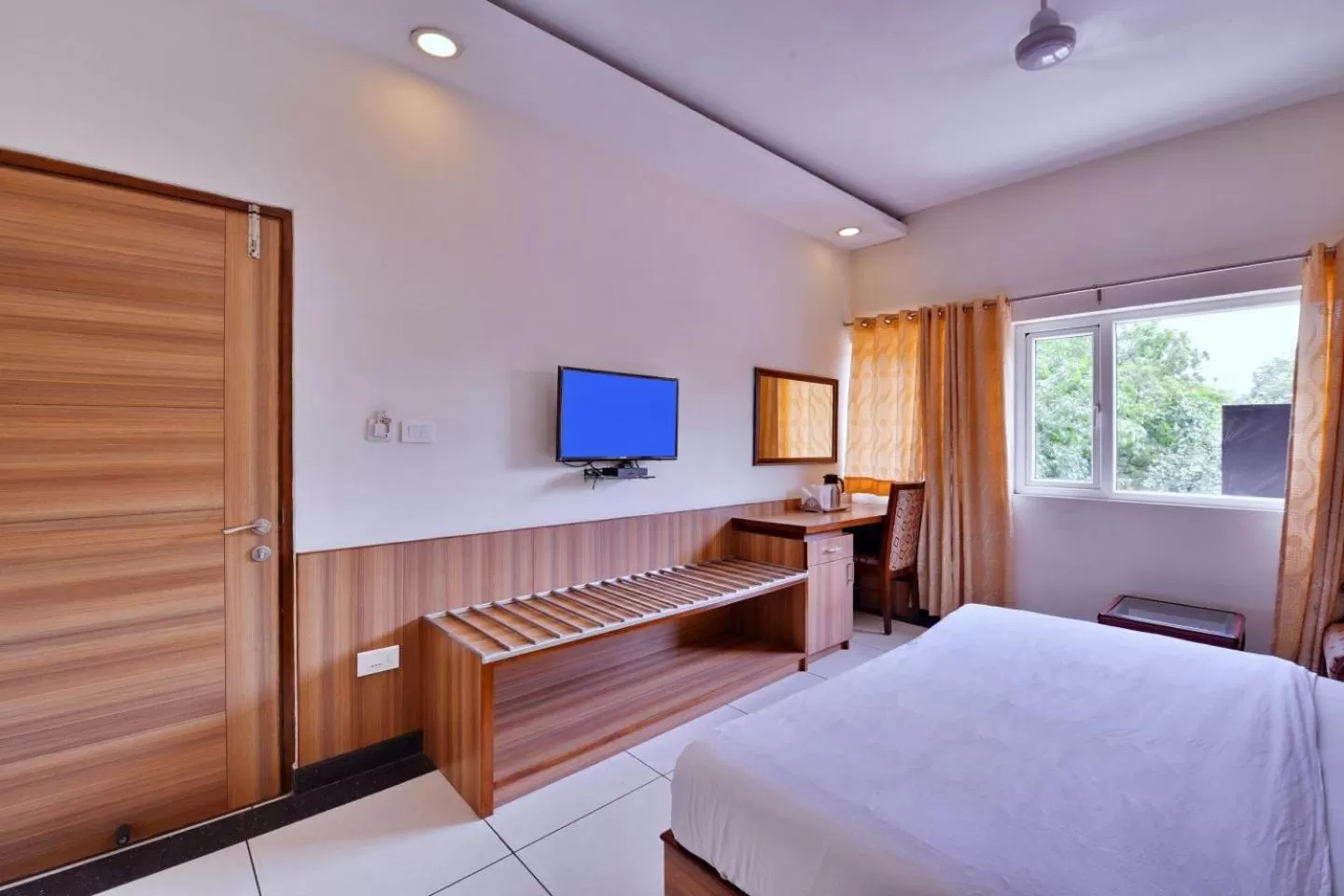 Bed in Hotel Aricent Opposite ISBT Sector 17 Chandigarh