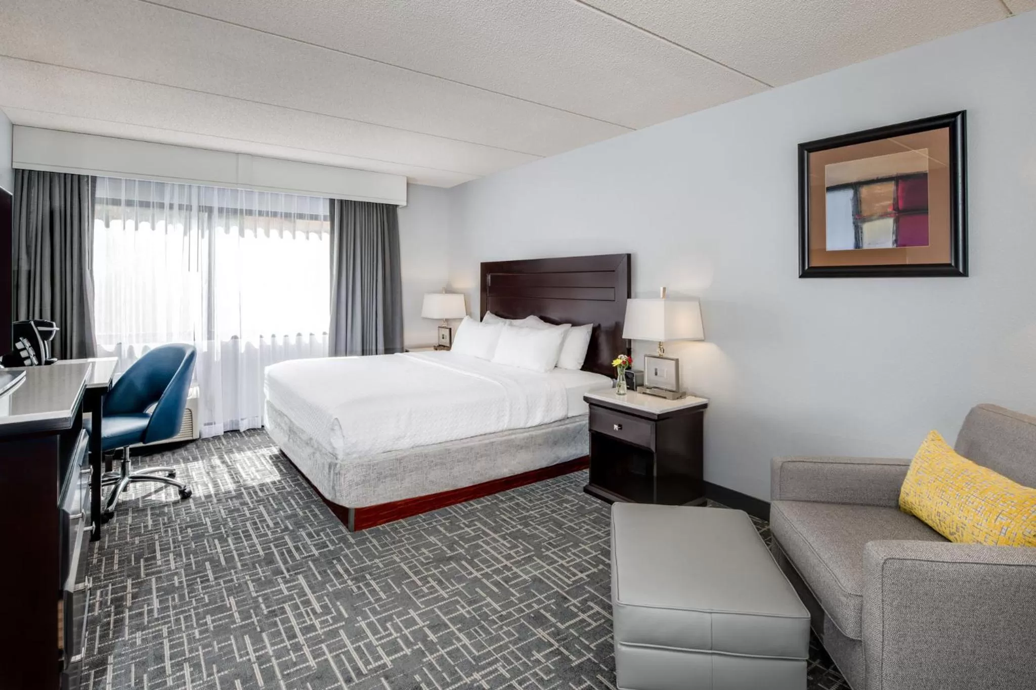 Photo of the whole room, Bed in Crowne Plaza Milwaukee Airport by IHG