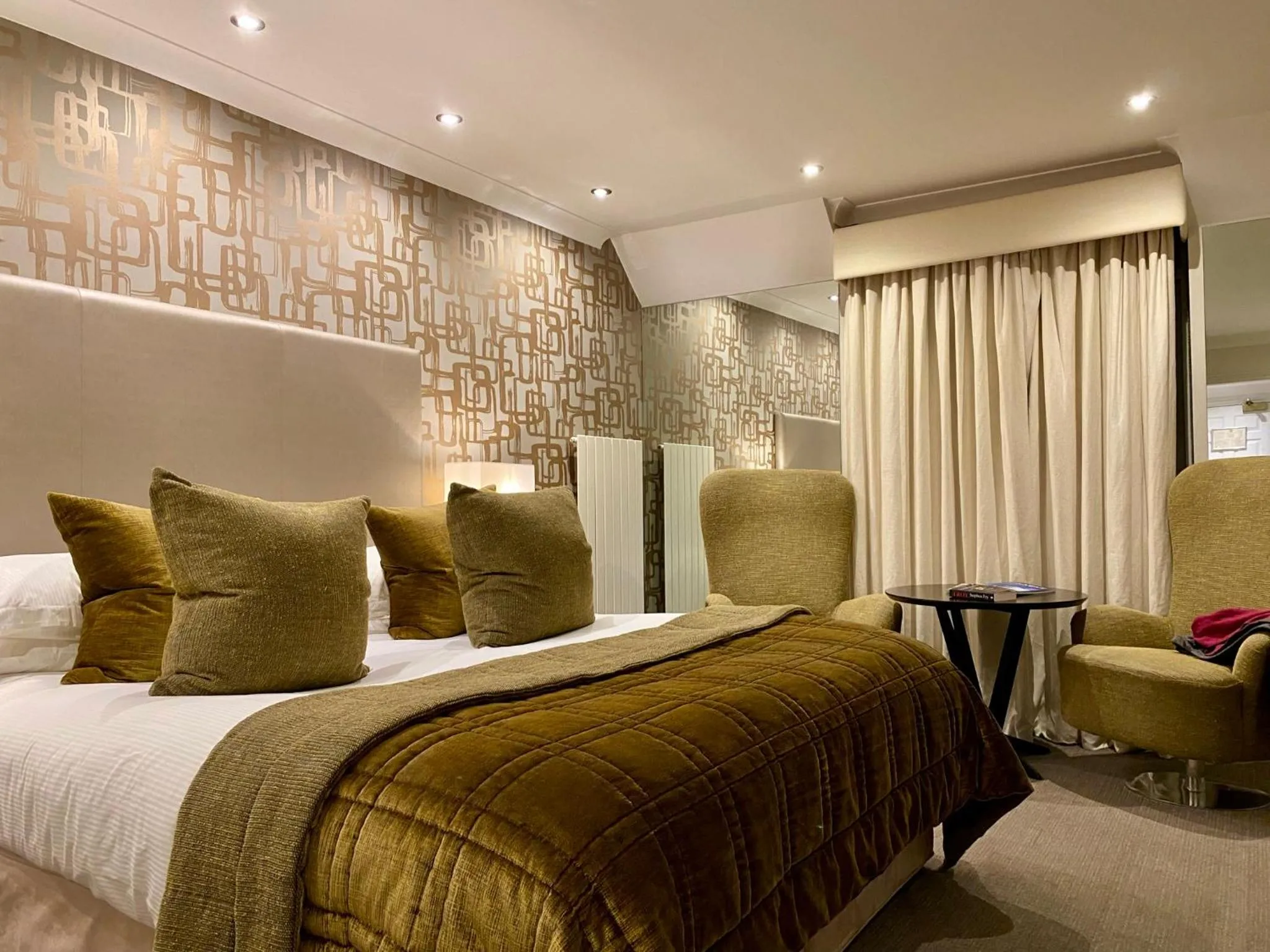 Bed in Rowhill Grange Hotel & Utopia Spa