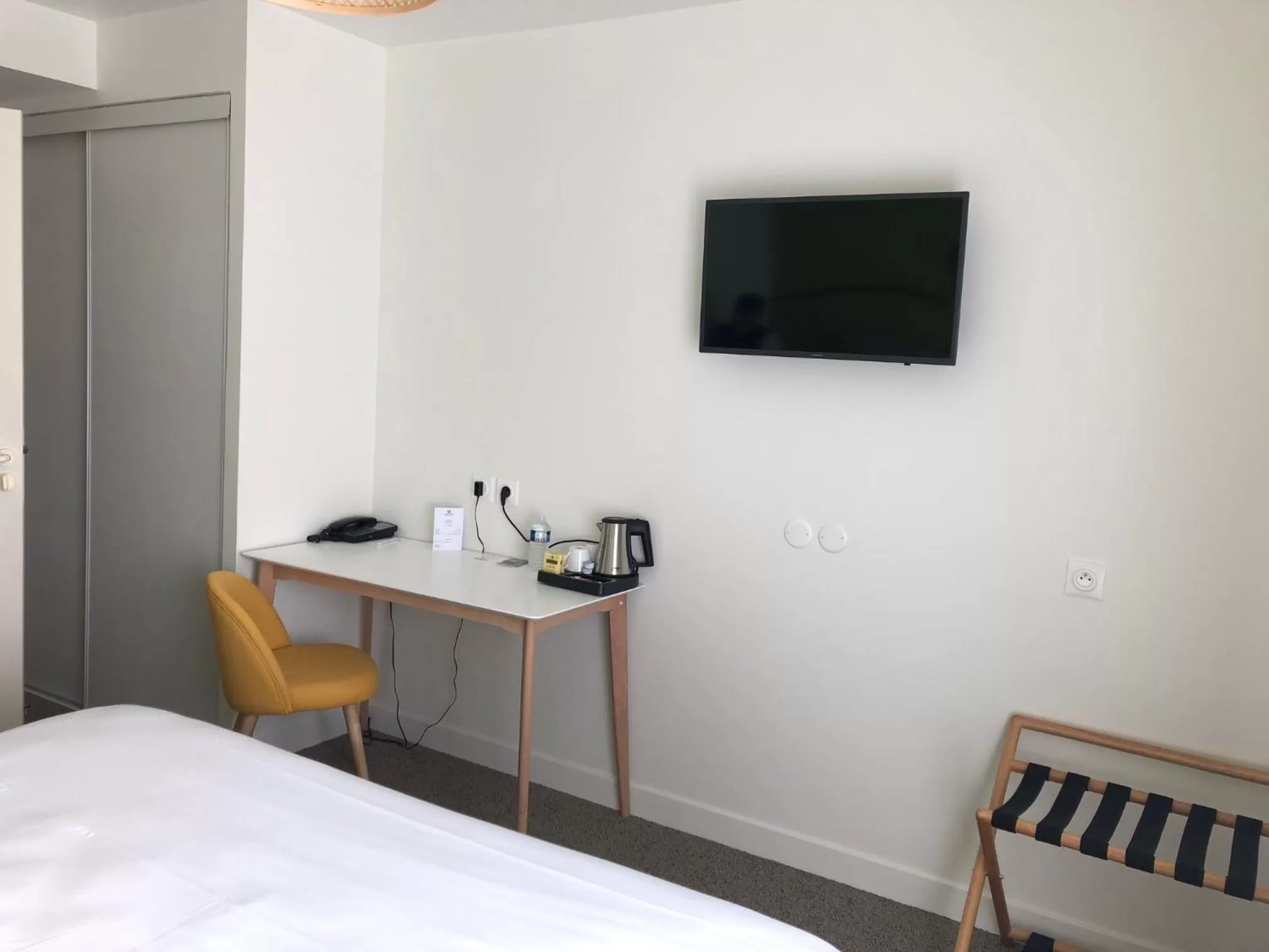 Seating area, Bed in Sure Hotel by Best Western Argentan