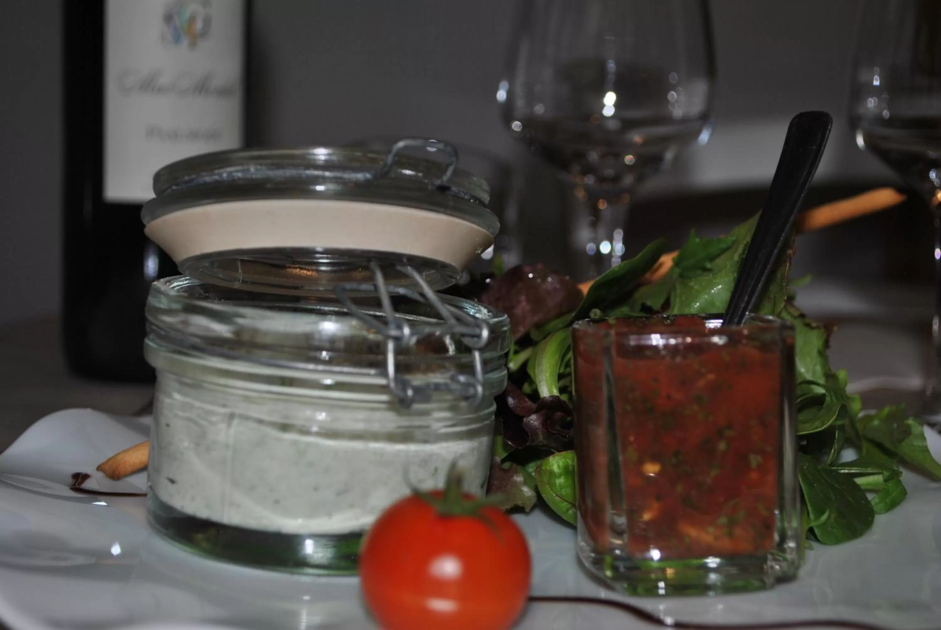 Food and drinks in Hôtel Restaurant Le Provençal