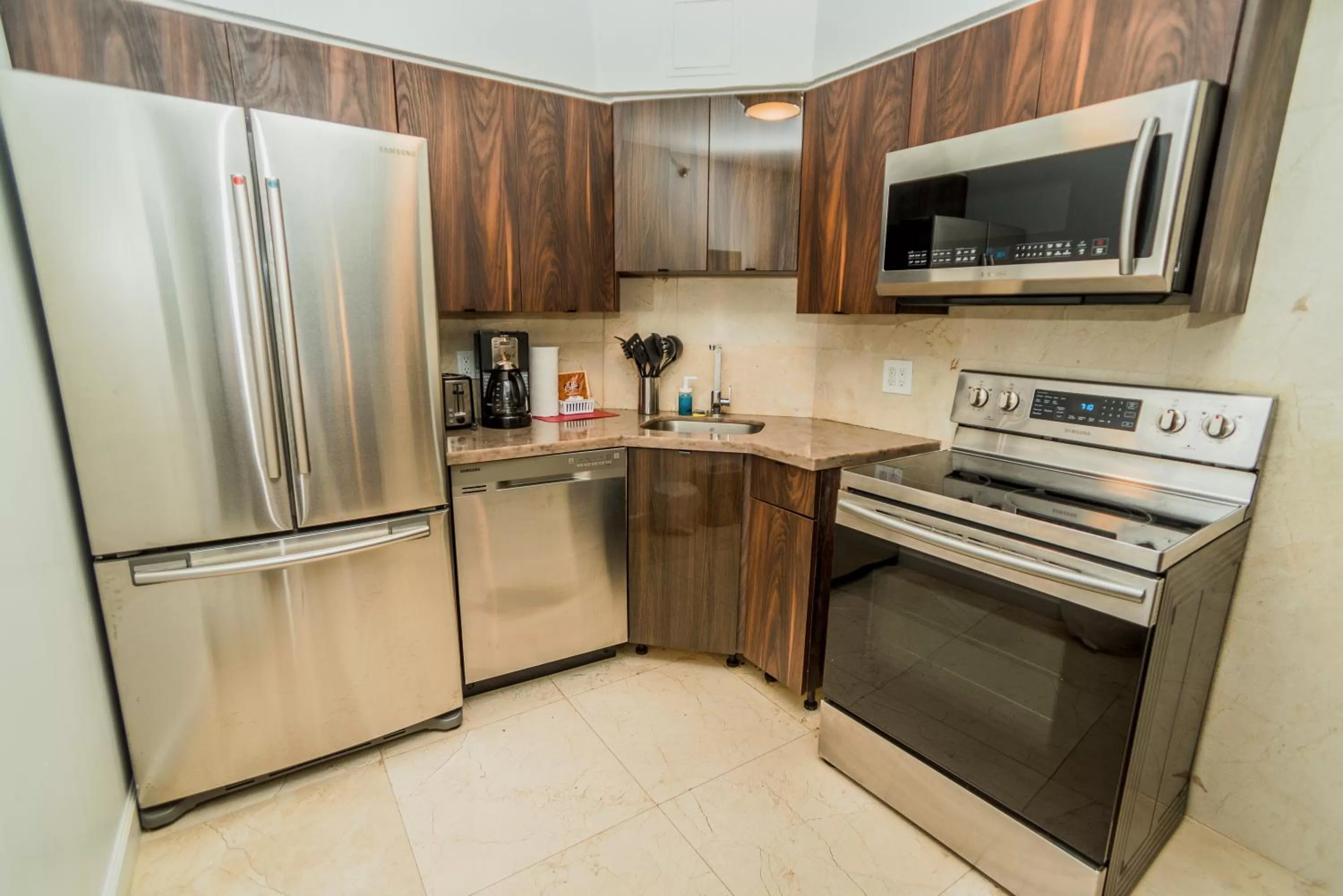 Kitchen or kitchenette, Kitchen/Kitchenette in The Alexander Beach Residences