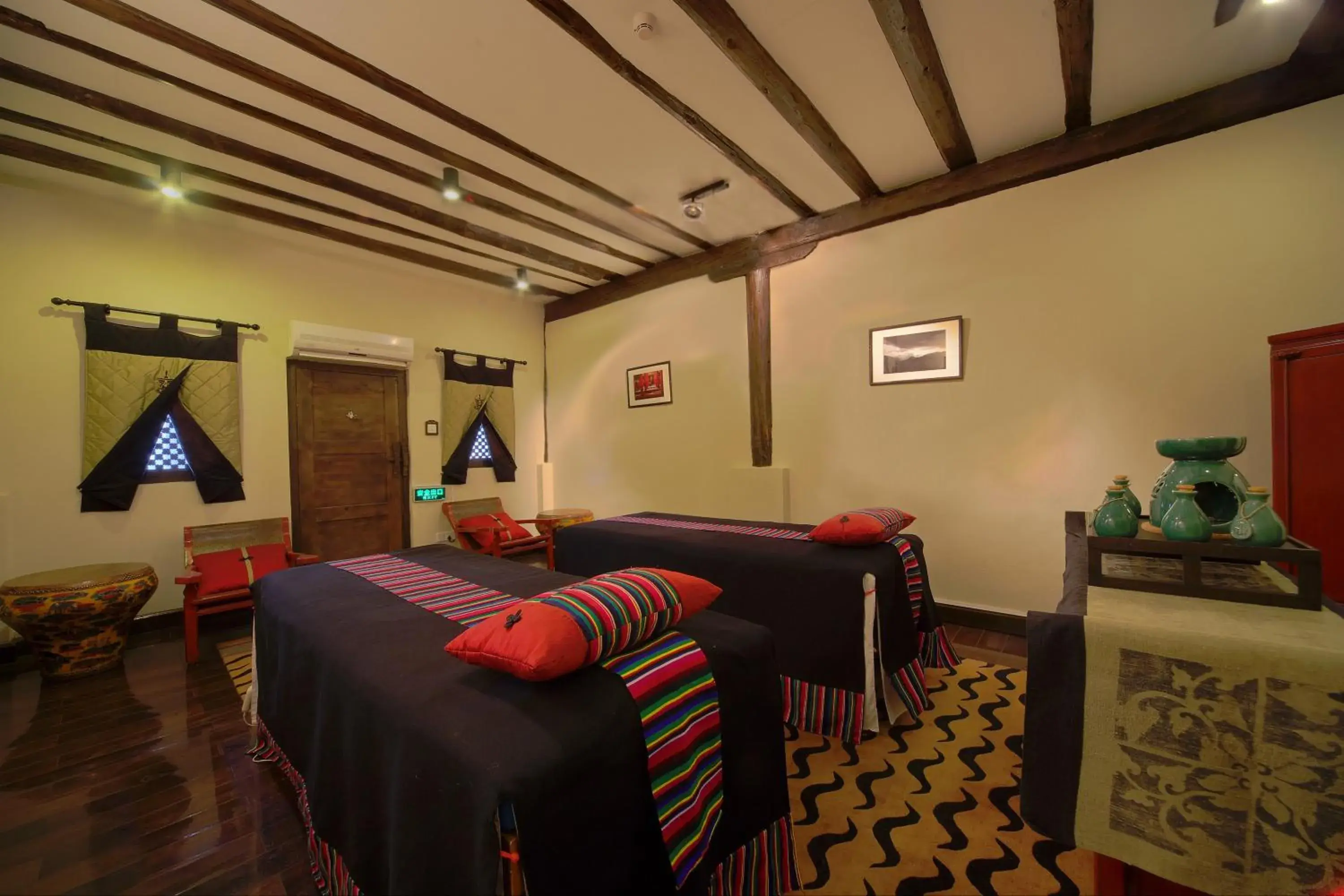 Tibetan Spa Sanctuary in Banyan Tree Ringha Tibetan Spa Sanctuary in Banyan Tree Ringha