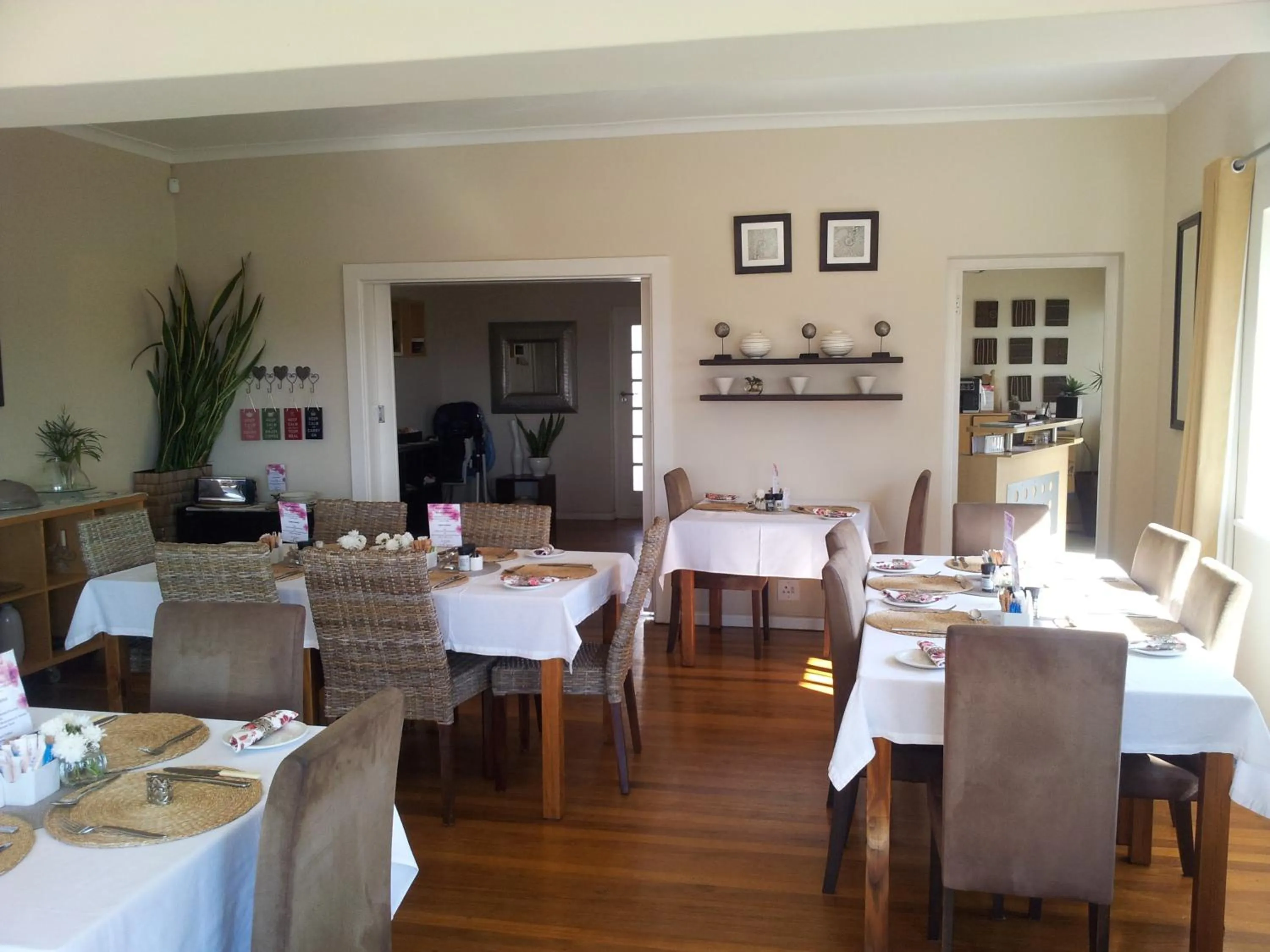 Restaurant/places to eat in Palm Beach Guesthouse