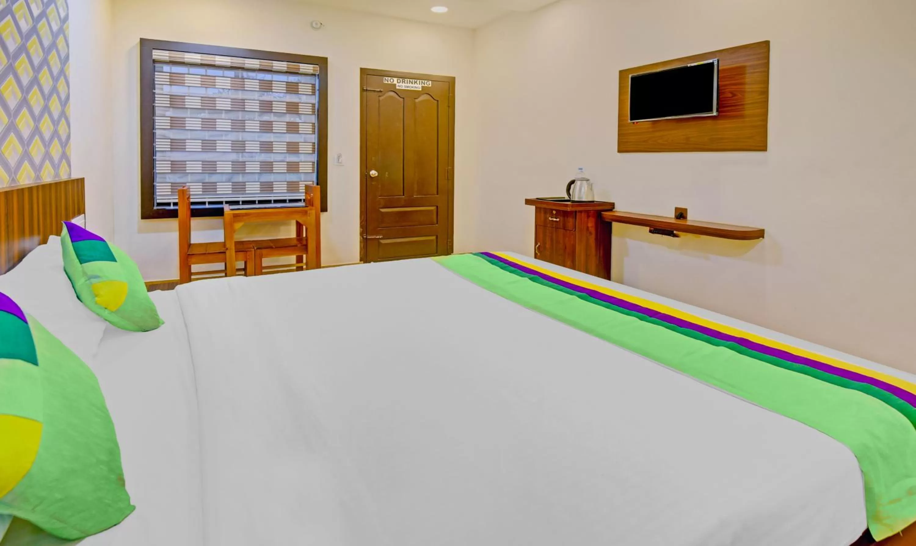 Bedroom, Bed in Itsy Hotels Igloo Residency, 400 Meters From Raja Seat Garden