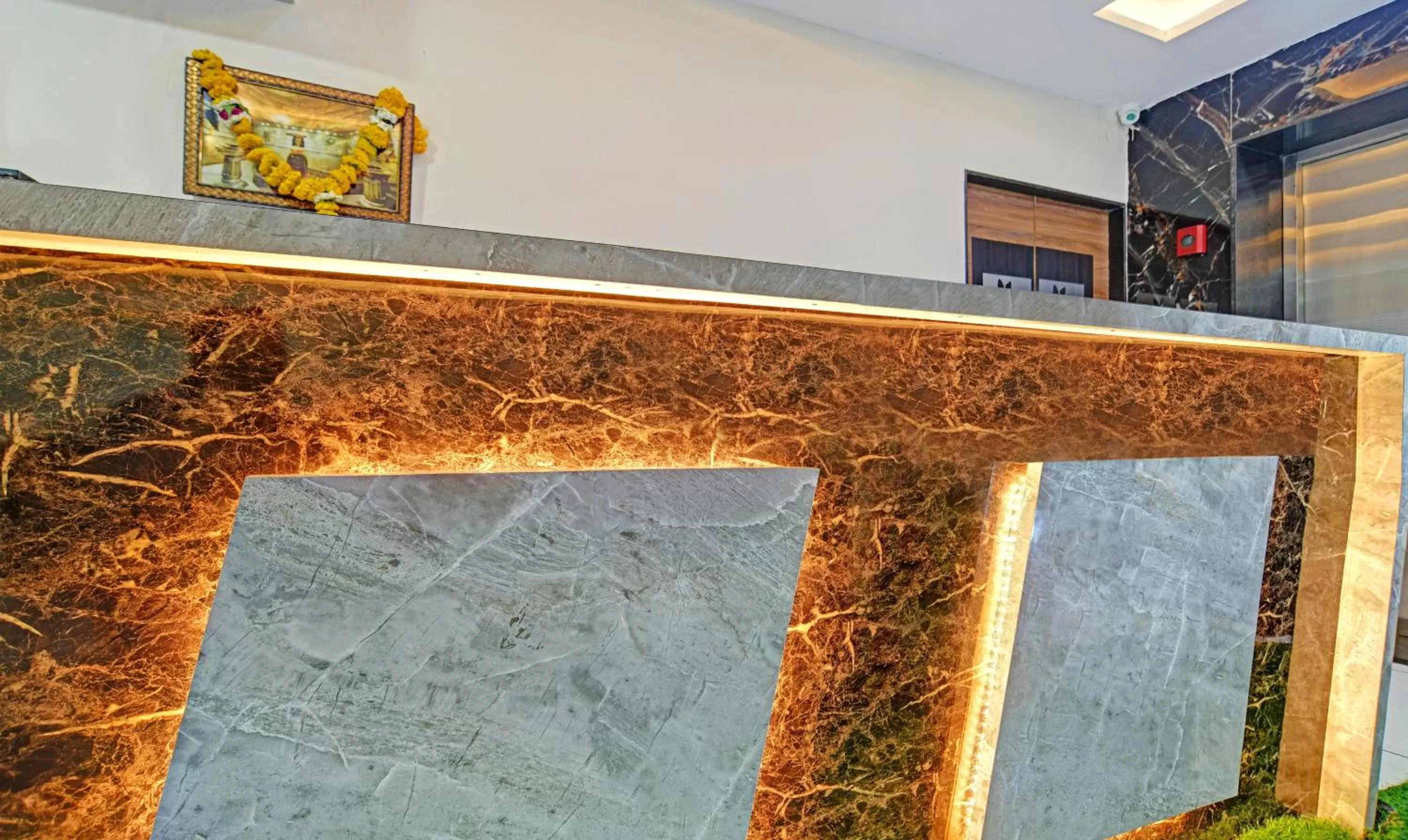 Lobby or reception in Treebo Jayshree Palace C21 Business Park