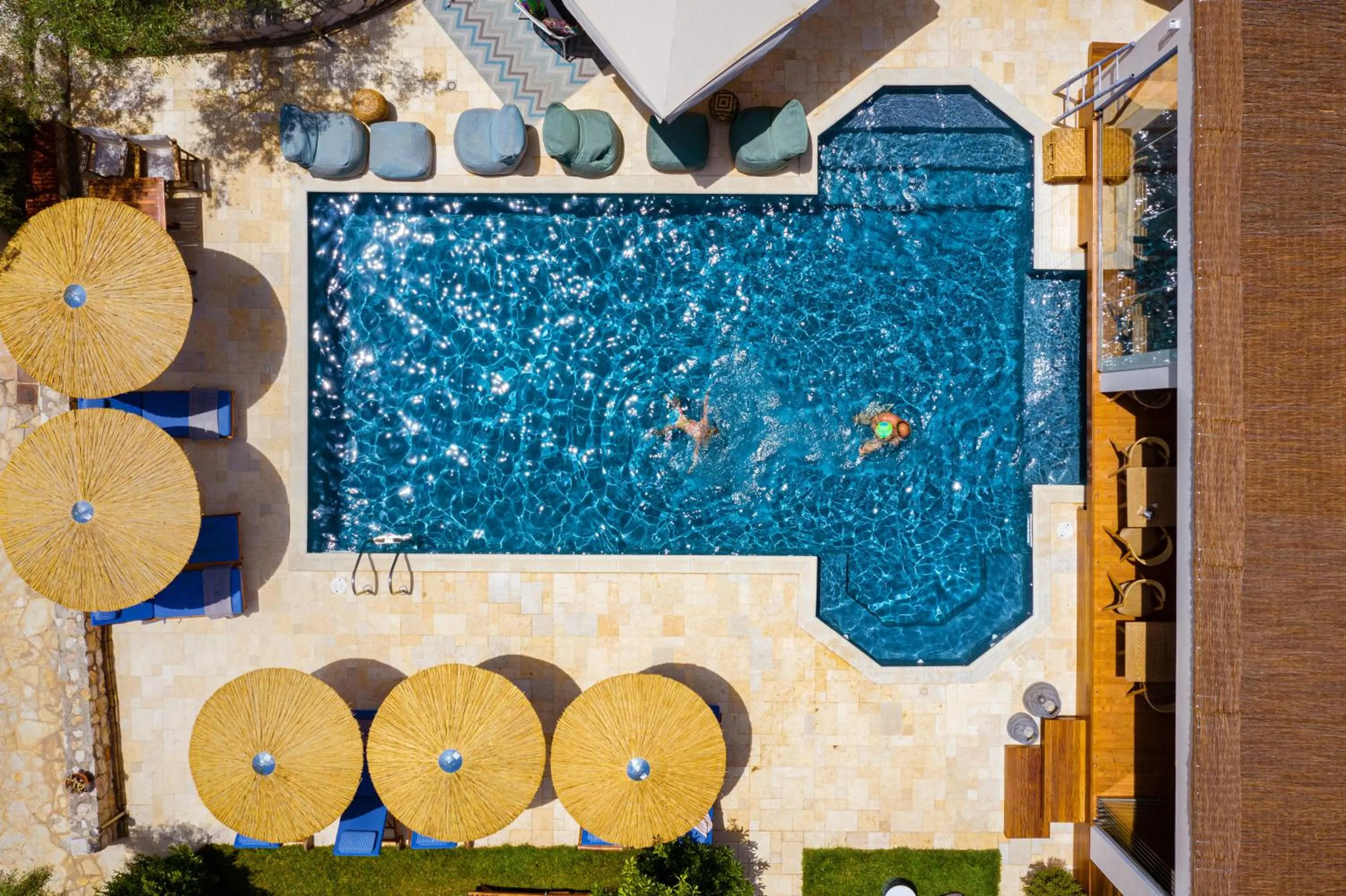 Restaurant/places to eat in Anthemion Suites and Villas