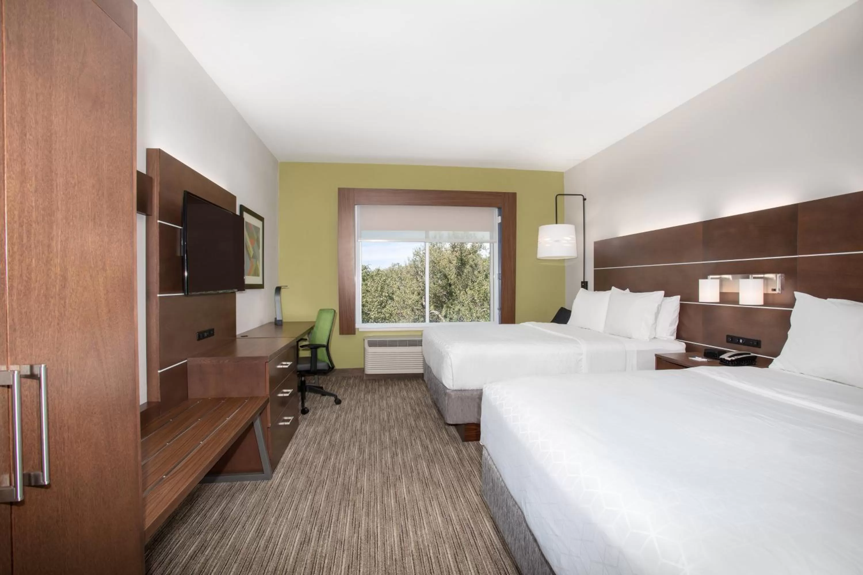 Photo of the whole room, Bed in Holiday Inn Express & Suites - Sterling by IHG