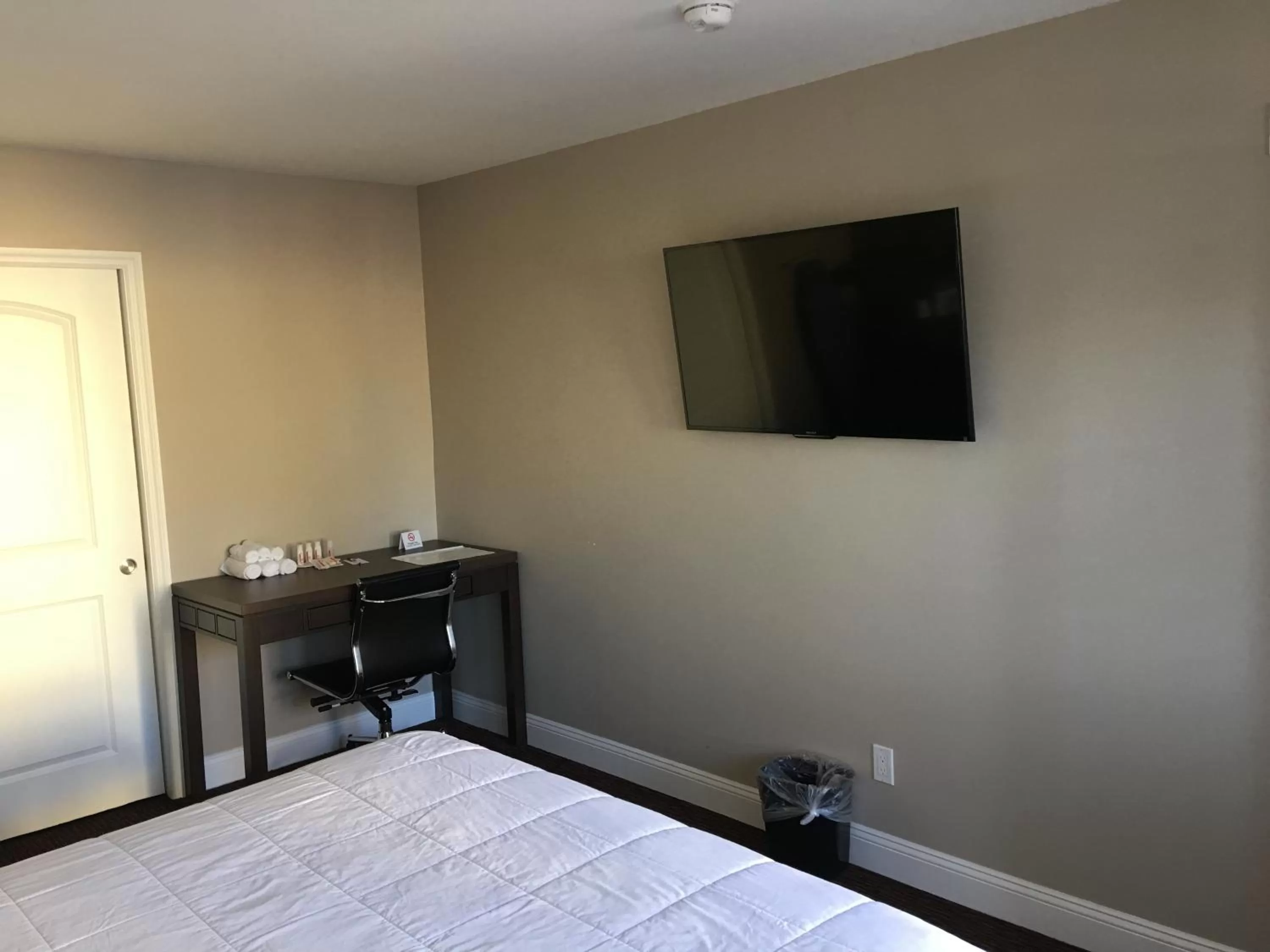 TV and multimedia, Bed in Vallejo Inn