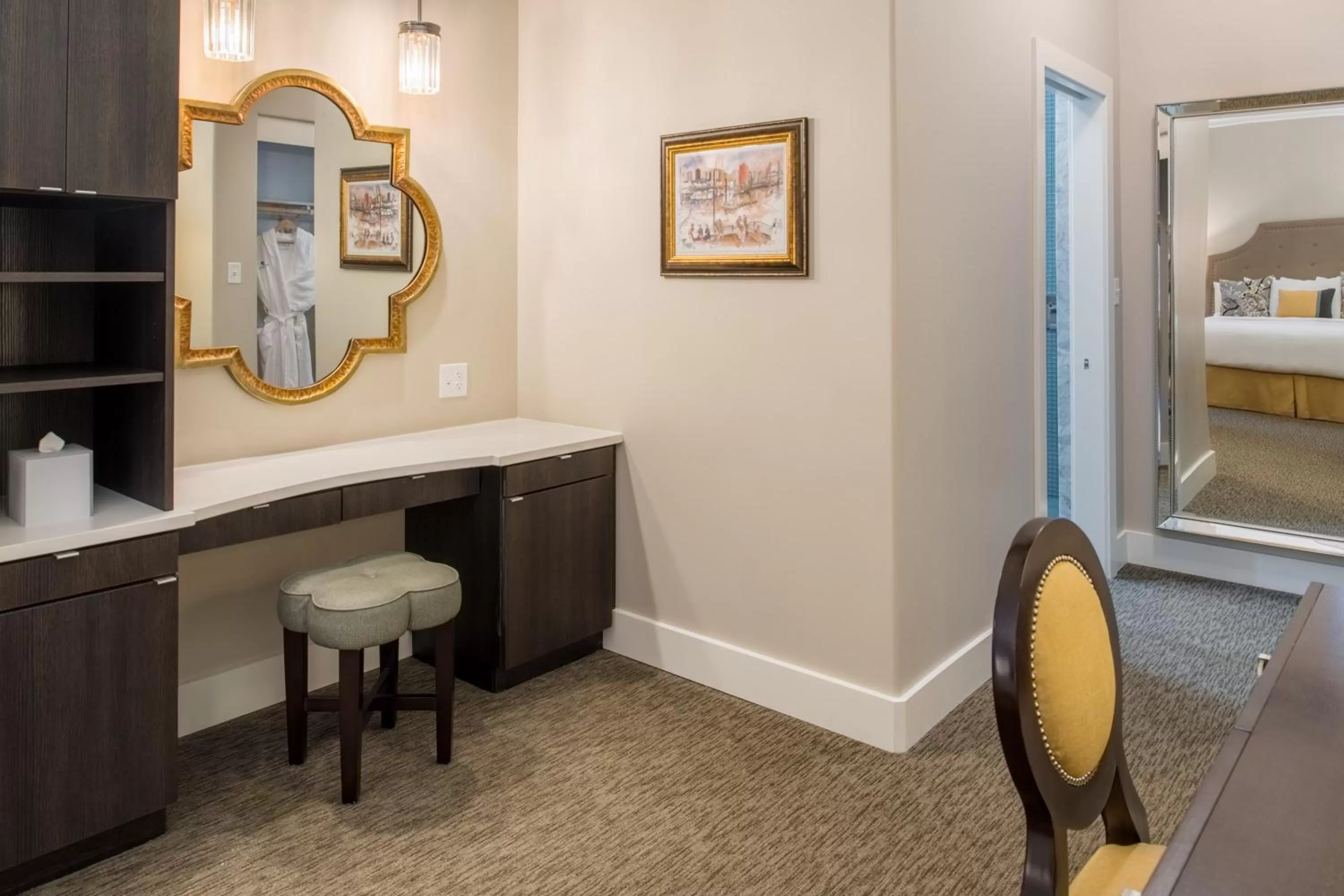 Seating area, Bed in The Mark Spencer Hotel