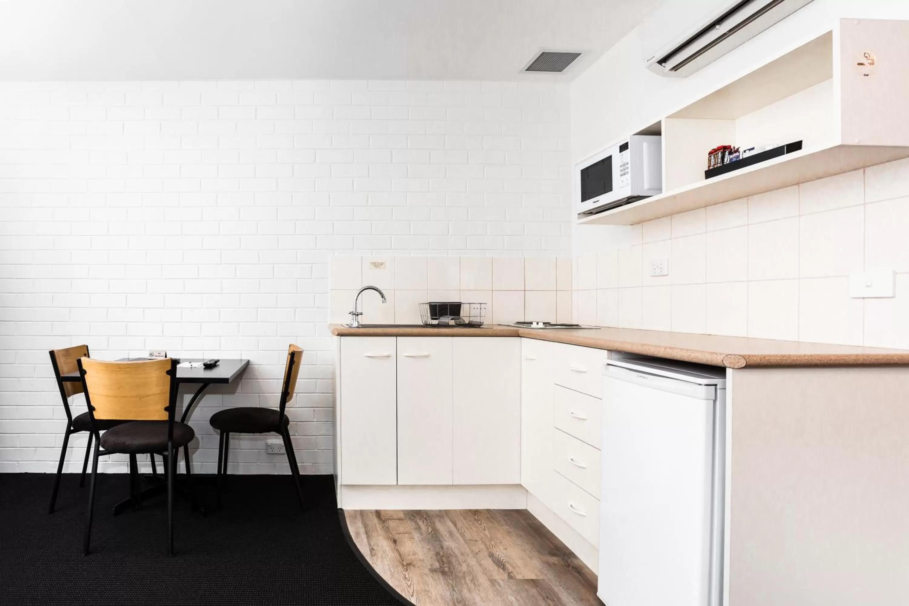 Kitchen or kitchenette in Bay Hotel Apartments