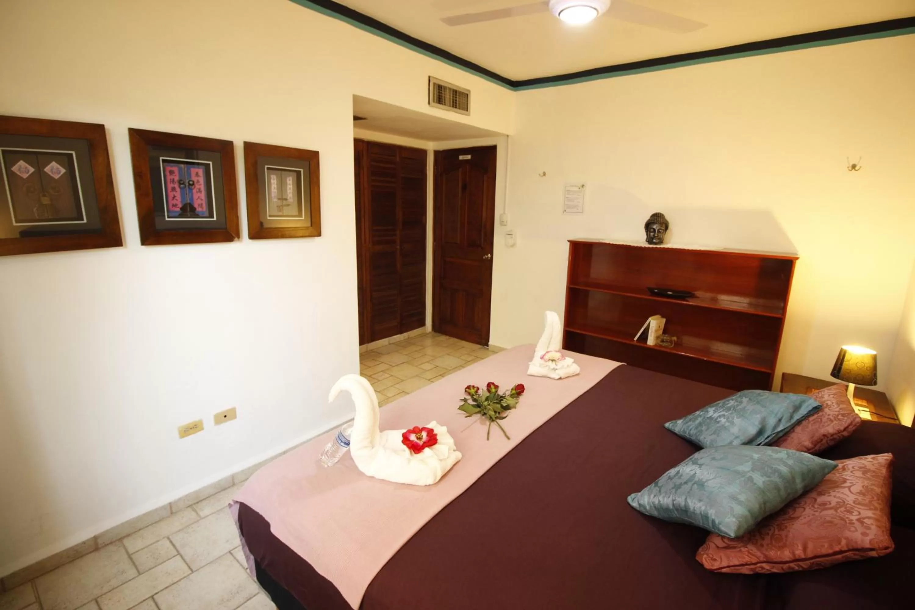 Decorative detail, Bed in Maya Vacanze Playa Alegria