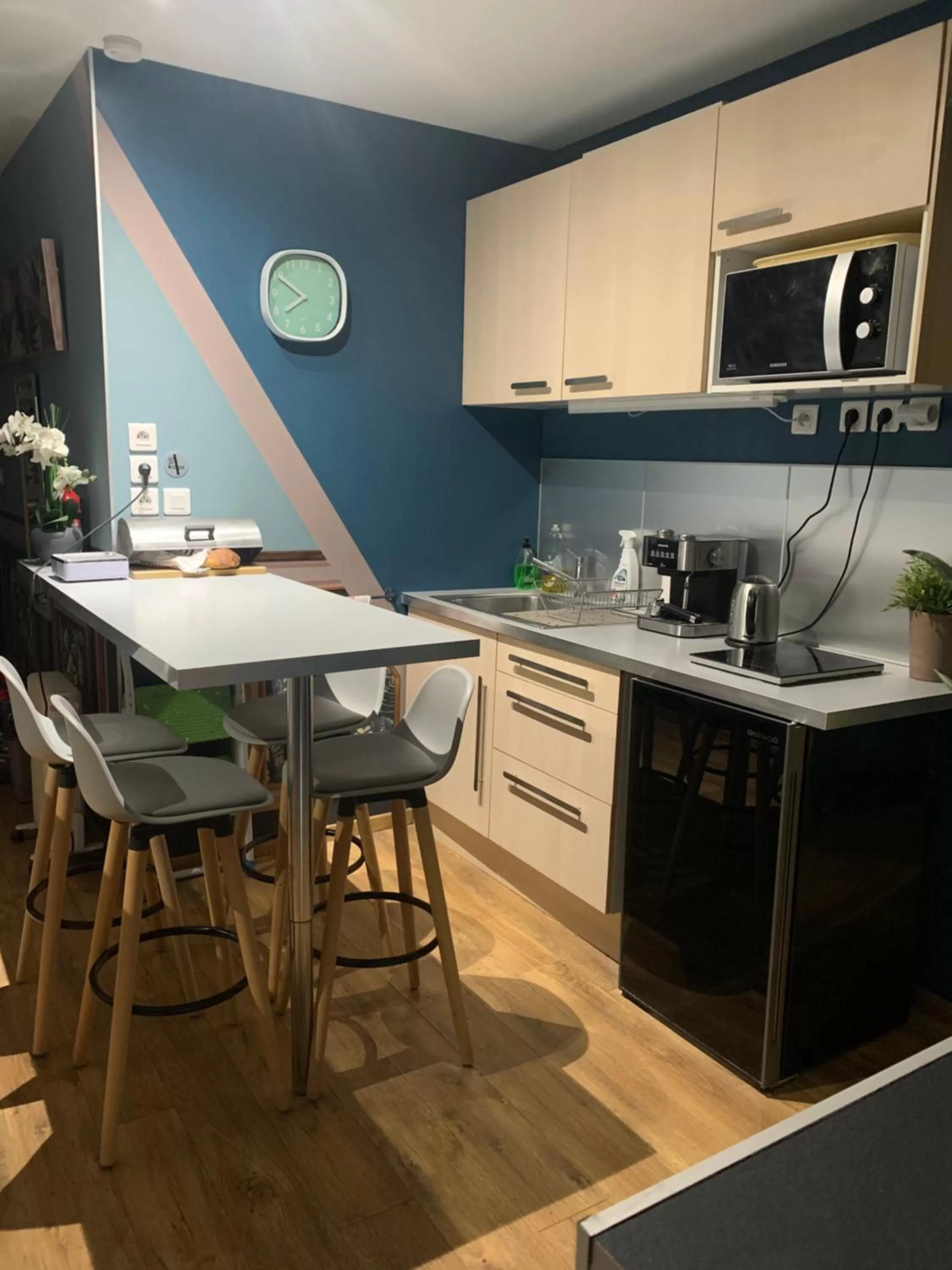 Lyon City Home's Bed & Breakfast