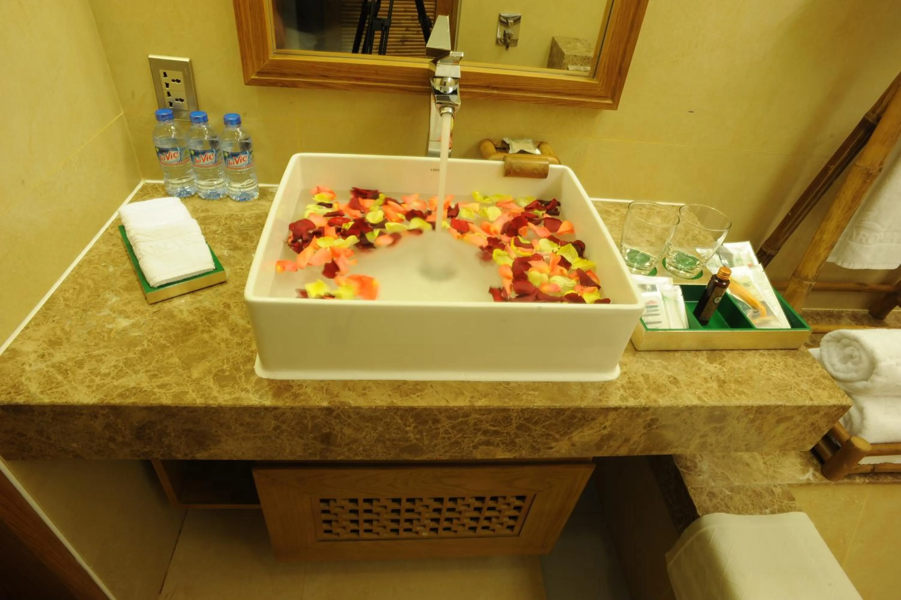 Shower in Aroma Beach Resort and Spa