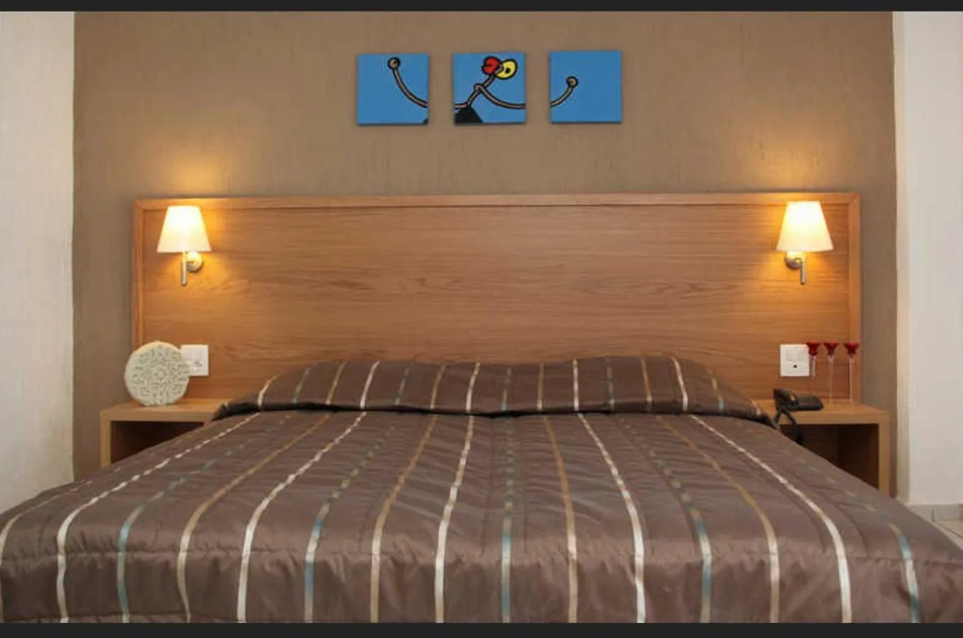 Property building, Bed in Europa Beach Hotel