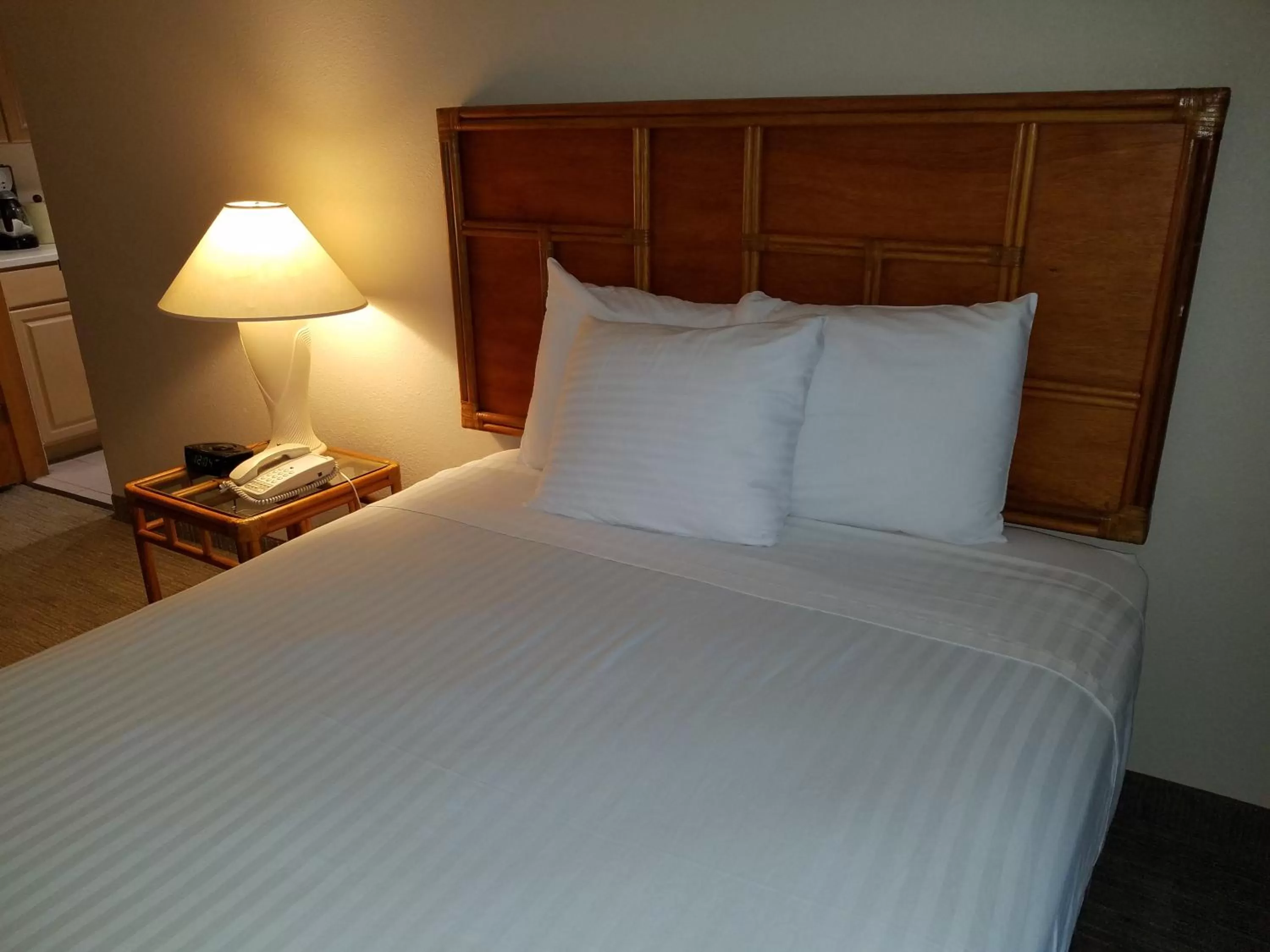 Bedroom, Bed in Imperial Hawaii Resort