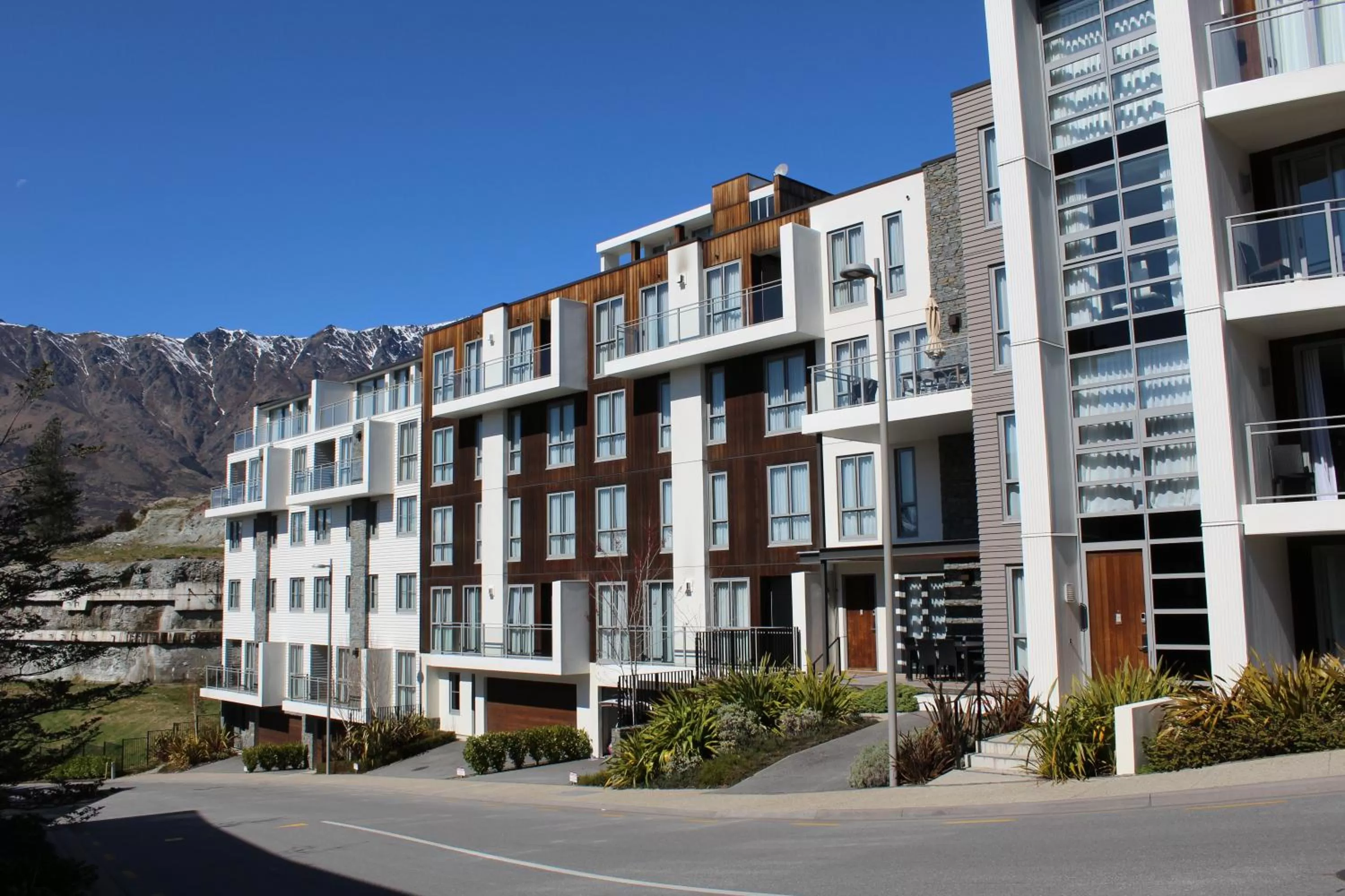Day in Queenstown Village Apartments