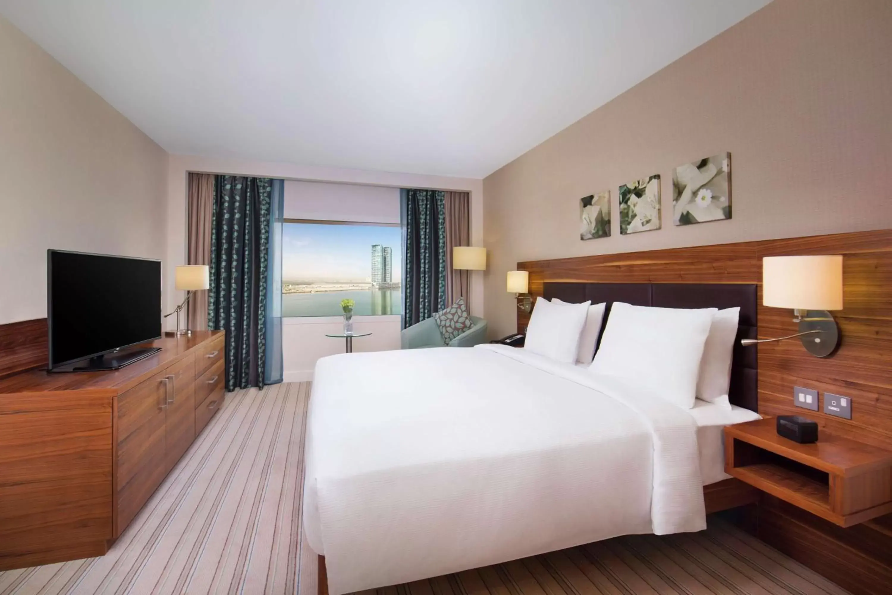 One-Bedroom King Suite in Hilton Garden Inn Ras Al Khaimah One-Bedroom King Suite in Hilton Garden Inn Ras Al Khaimah