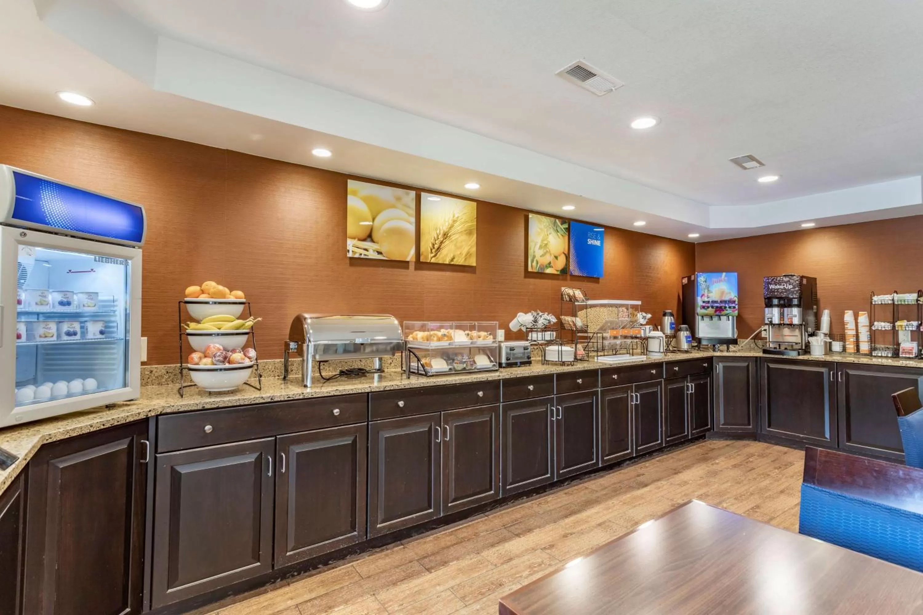 Restaurant/places to eat in Comfort Inn Biltmore West
