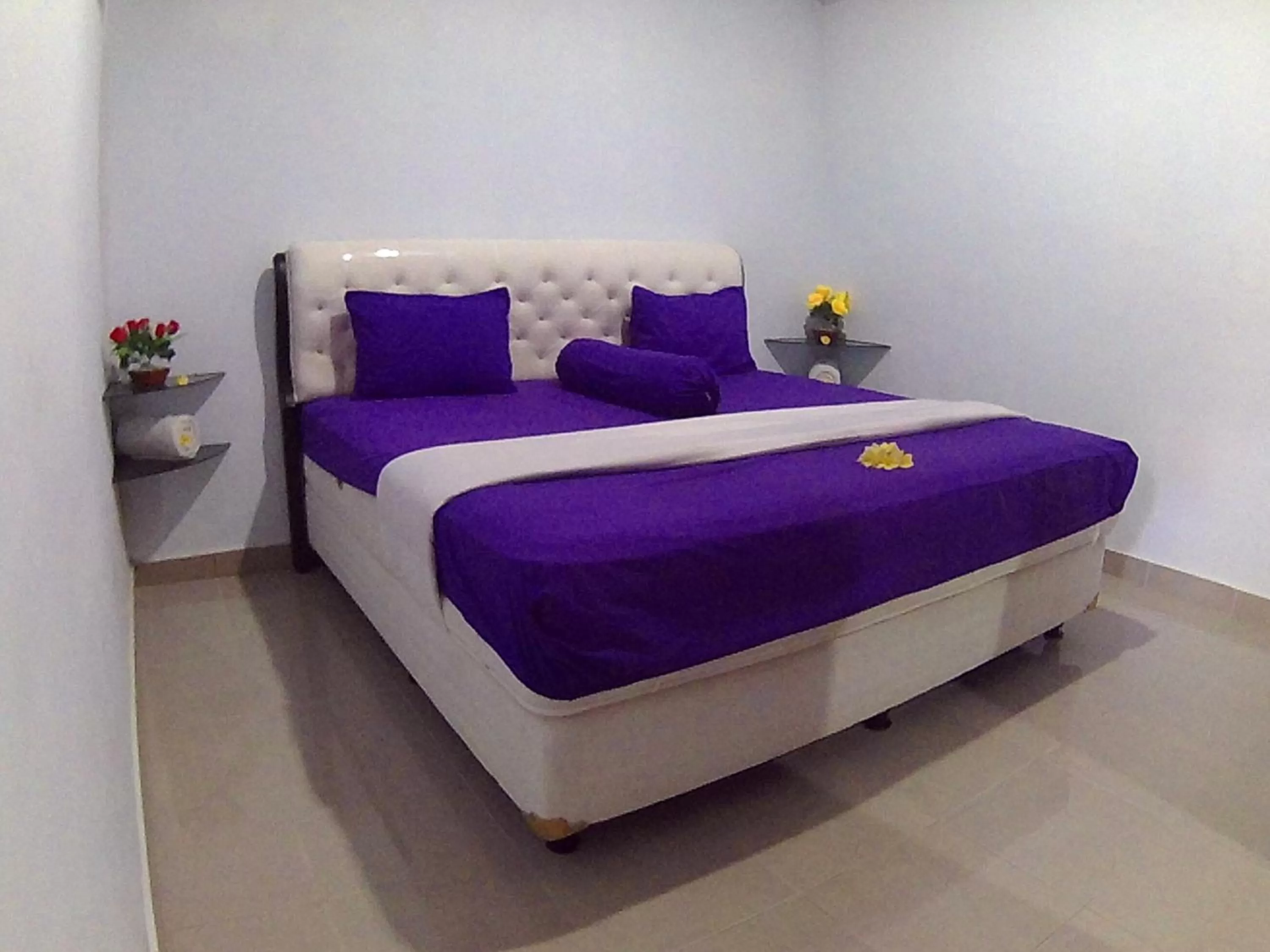 Photo of the whole room, Bed in 24/7 Bed & Breakfast