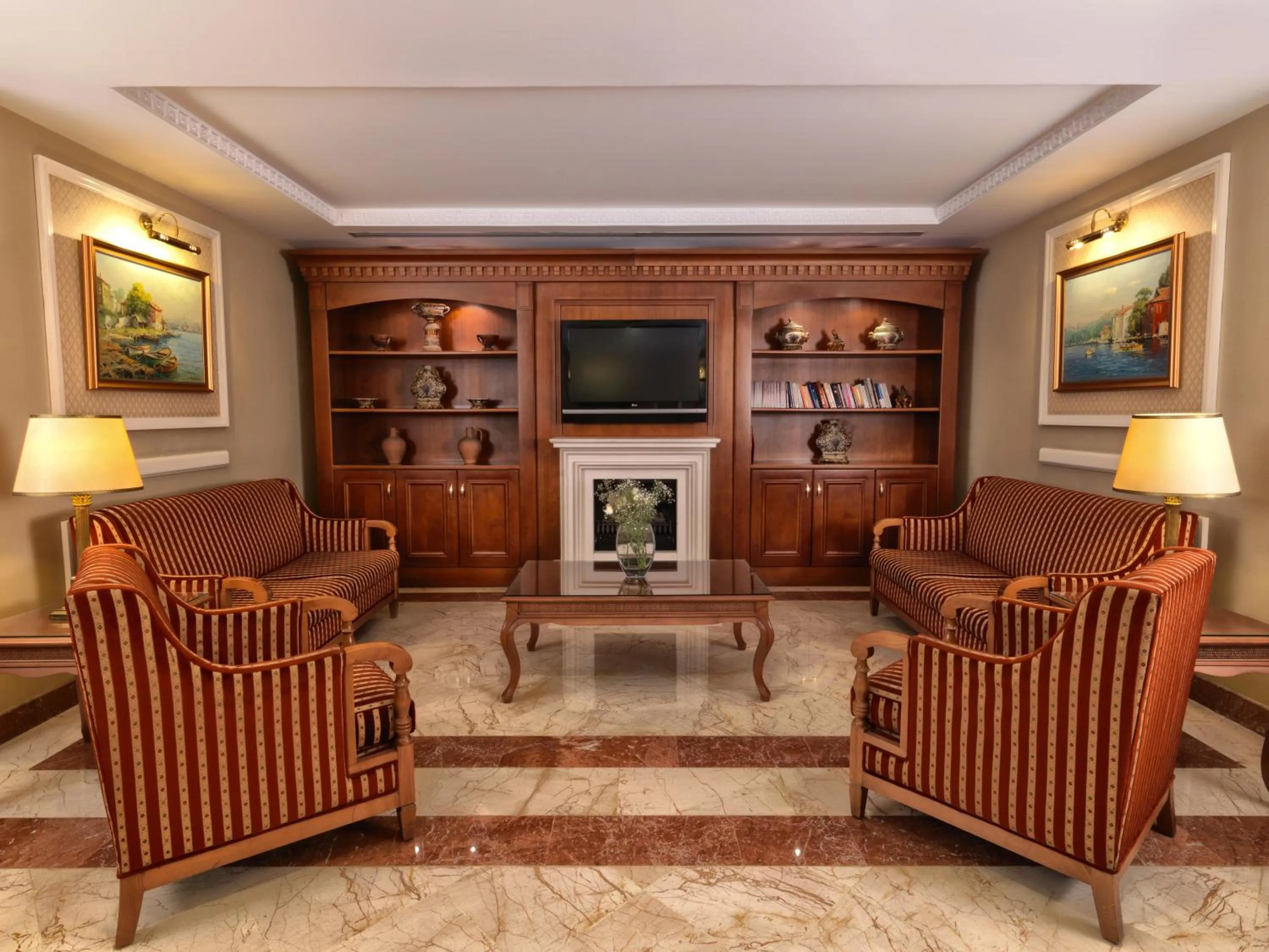 Communal lounge/ TV room in Taksim Metropark Hotel