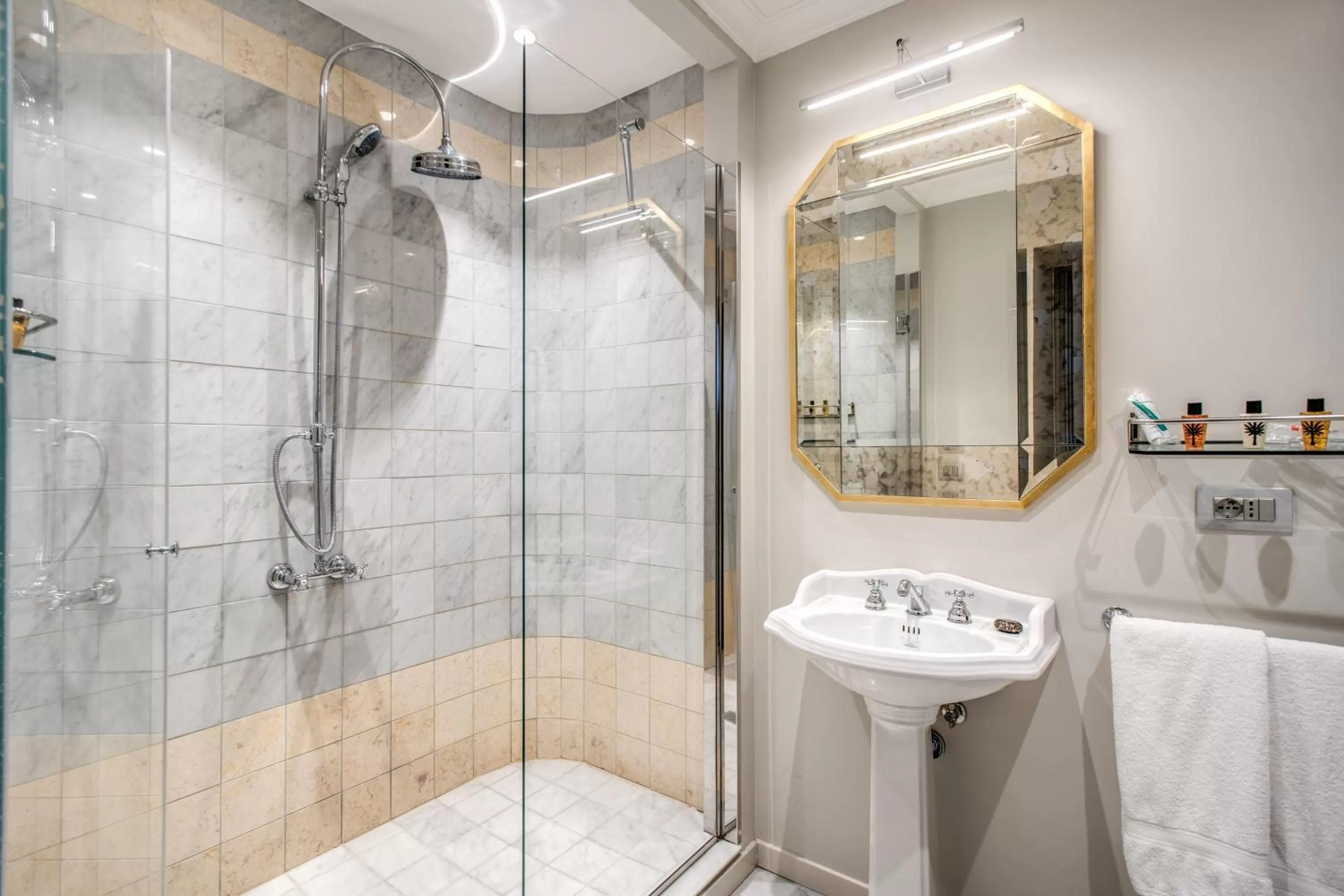 Shower in Martius Private Suites Hotel