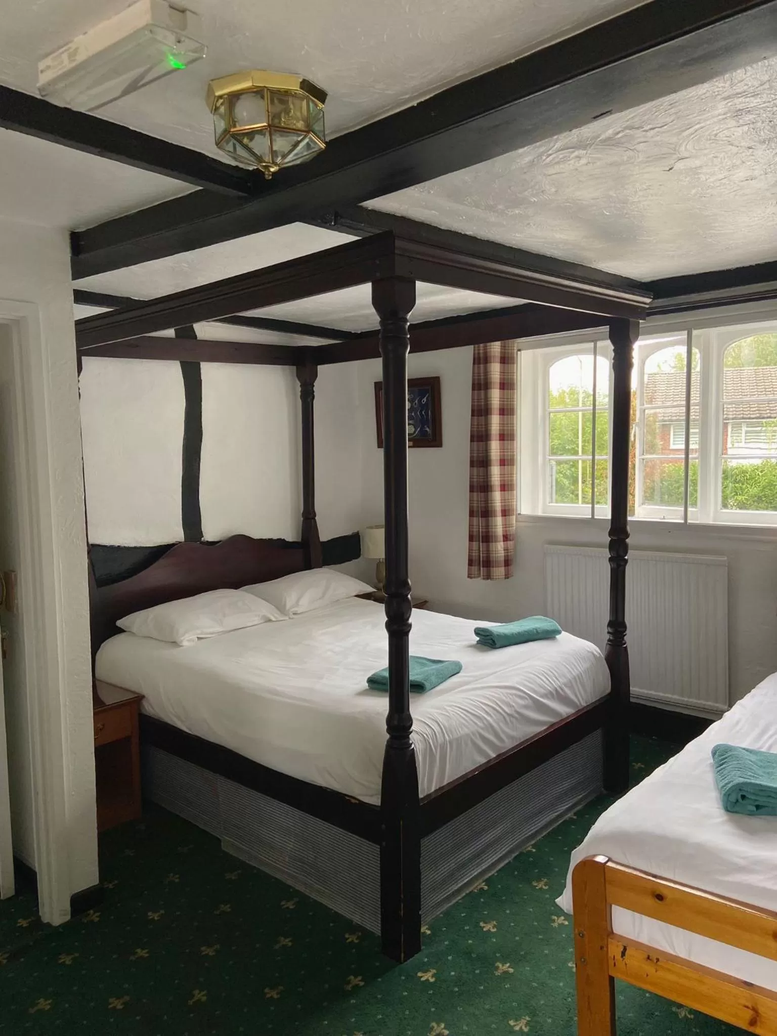 Bedroom, Bed in The King's Lodge Hotel