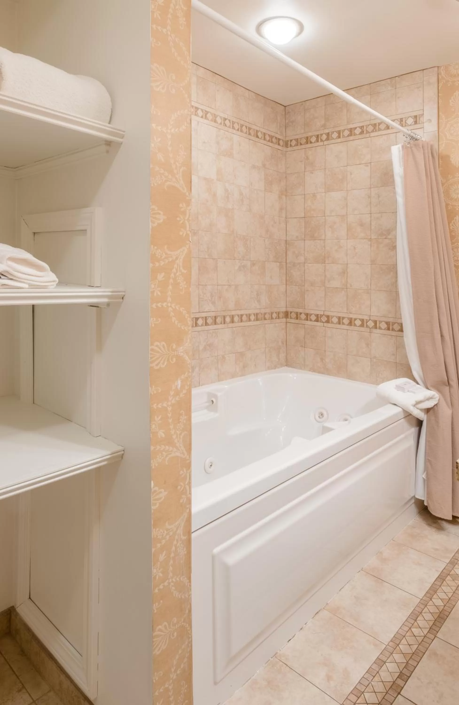 Bathroom in Red Coach Inn