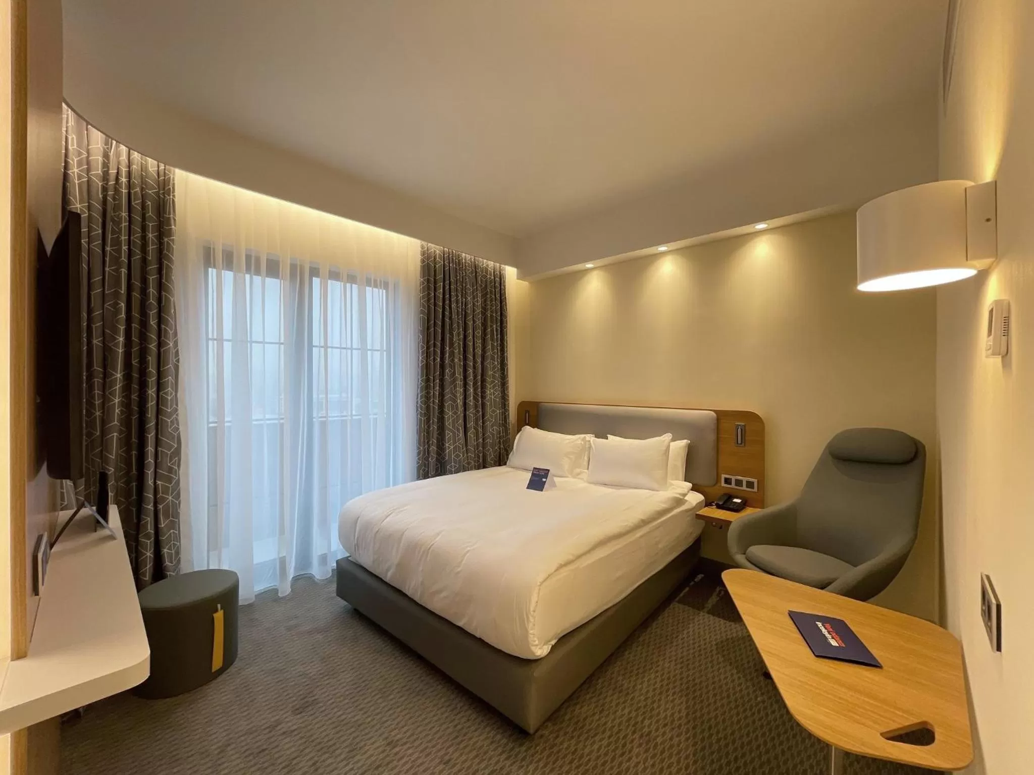 Photo of the whole room, Bed in Holiday Inn Express - Ankara - Airport by IHG