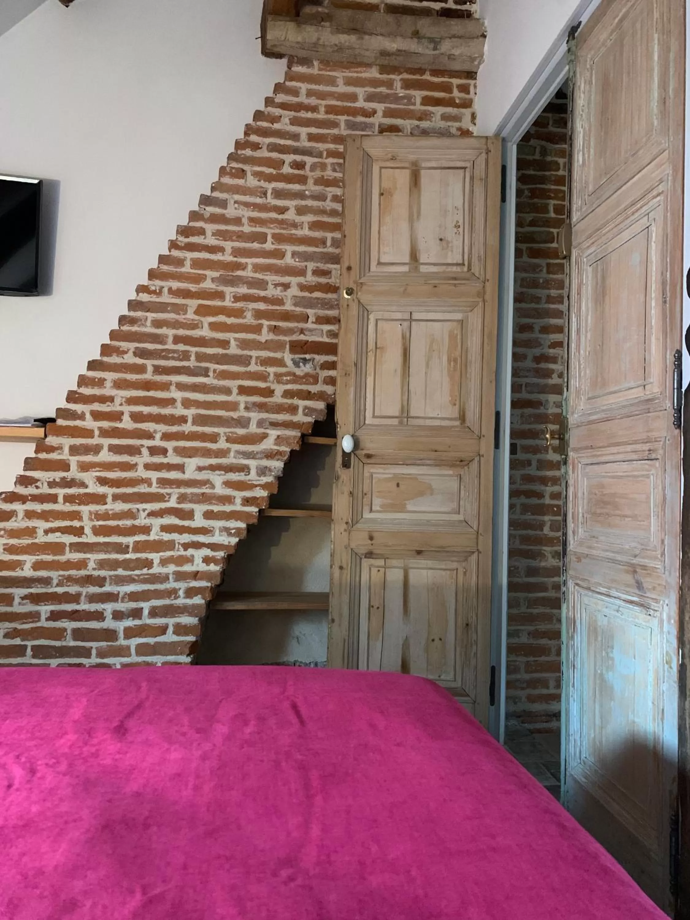 Bedroom in L'Ecole des Demoiselles