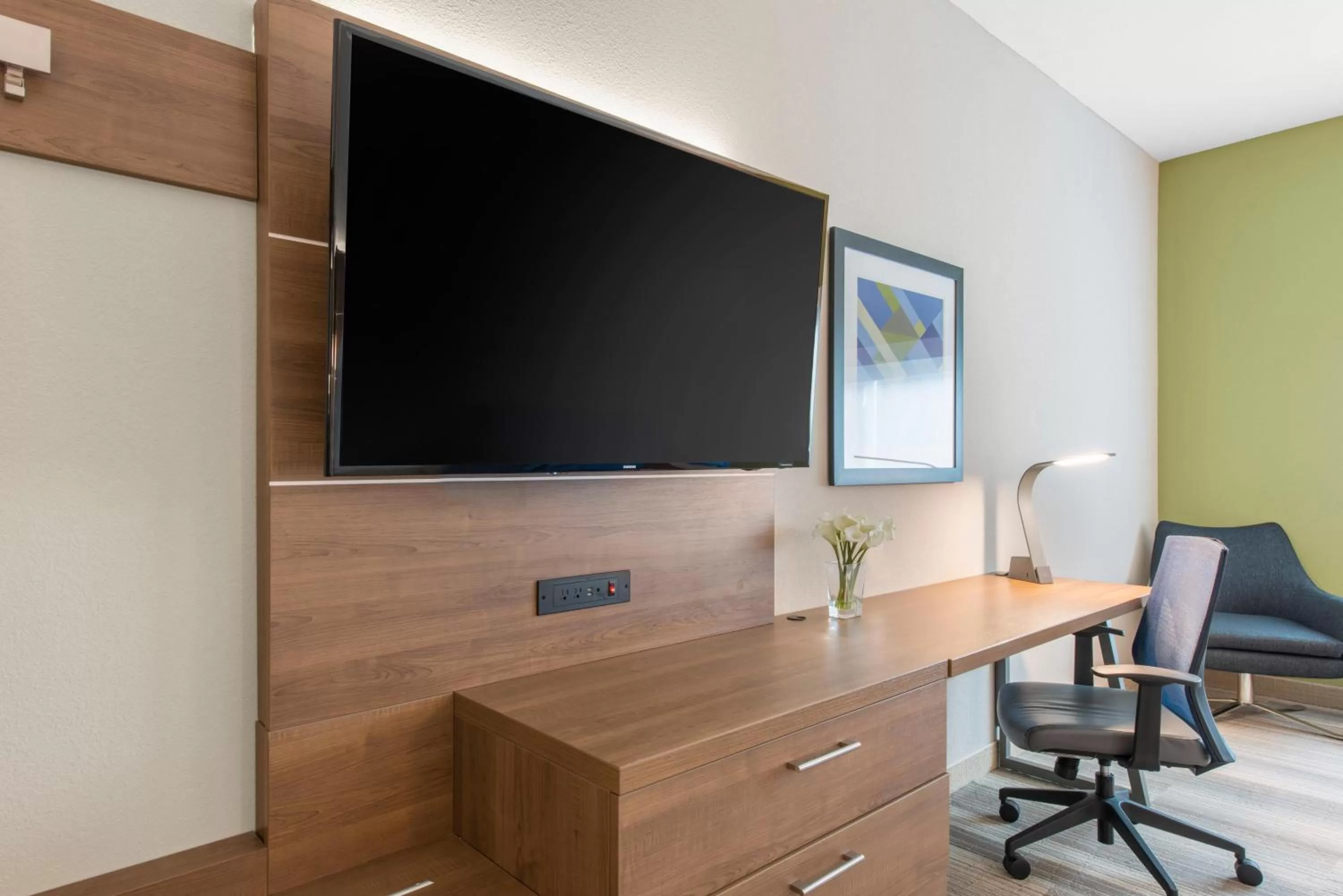 Photo of the whole room in Holiday Inn Express & Suites Alachua - Gainesville Area by IHG