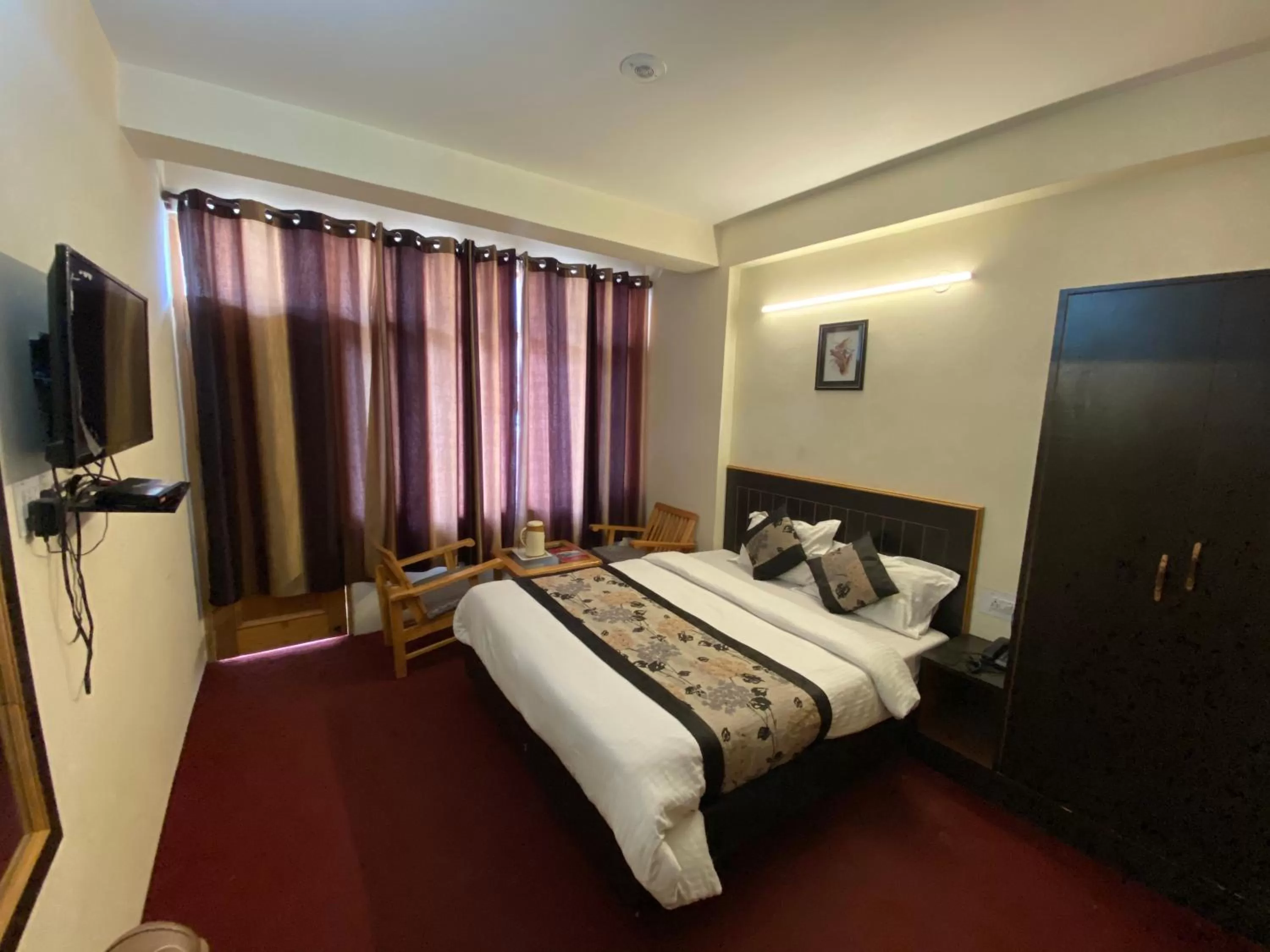 Photo of the whole room, Bed in The Destination Manali