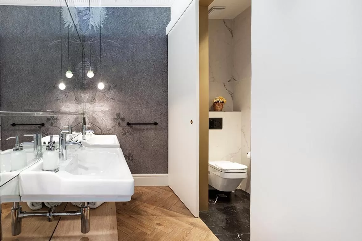 Toilet in Weflating City Center