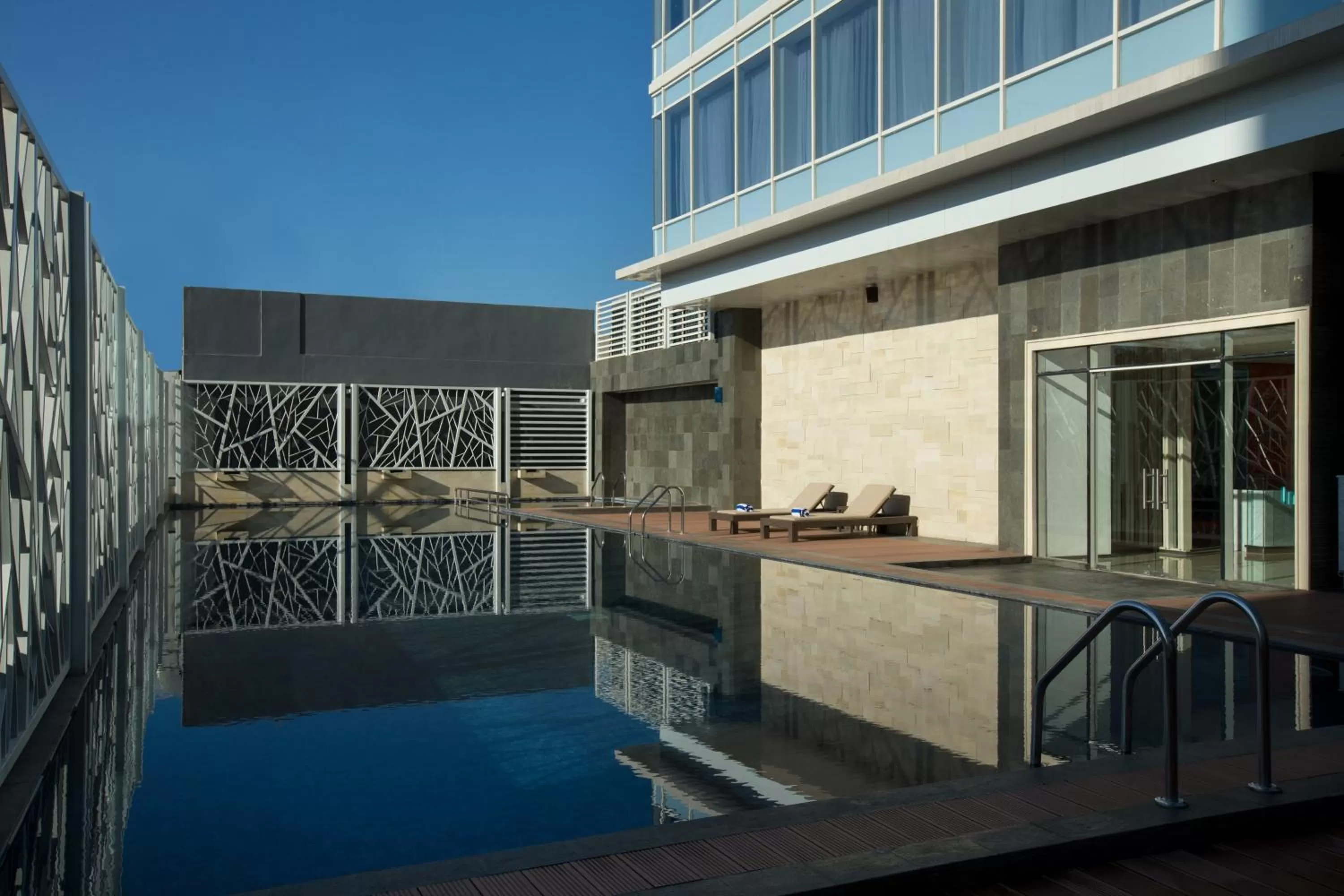 Swimming pool in Novotel Makassar Grand Shayla