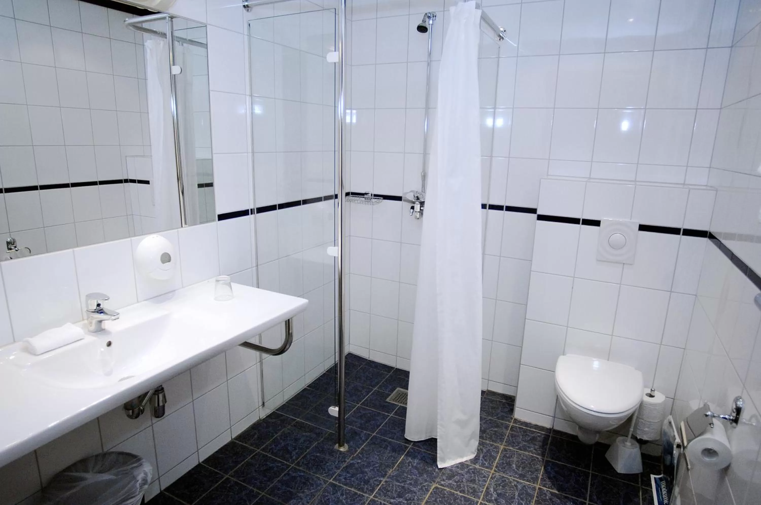 Toilet in Grand Hotel Arendal - Unike Hoteller