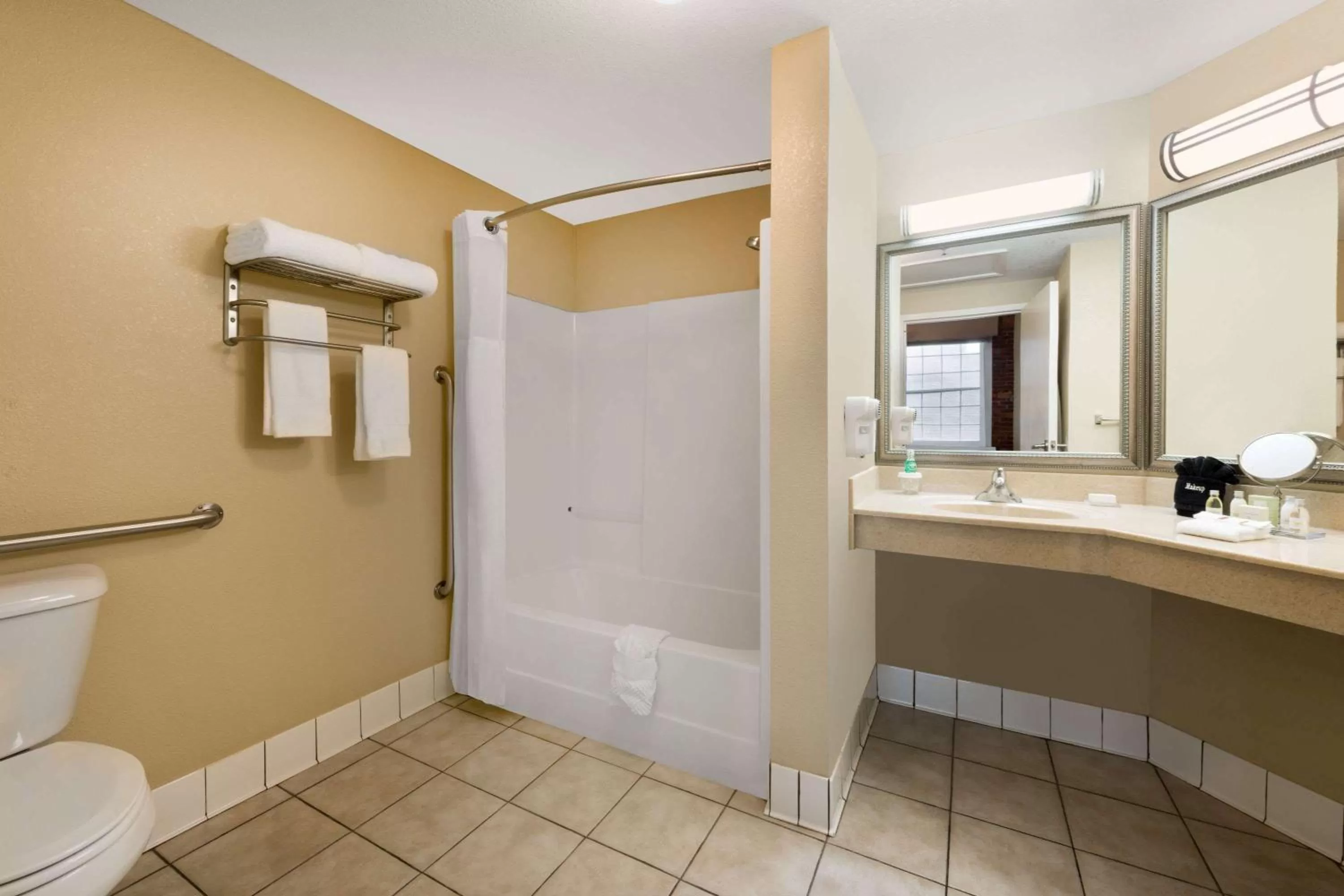 Bathroom in Hawthorn Extended Stay by Wyndham Rome