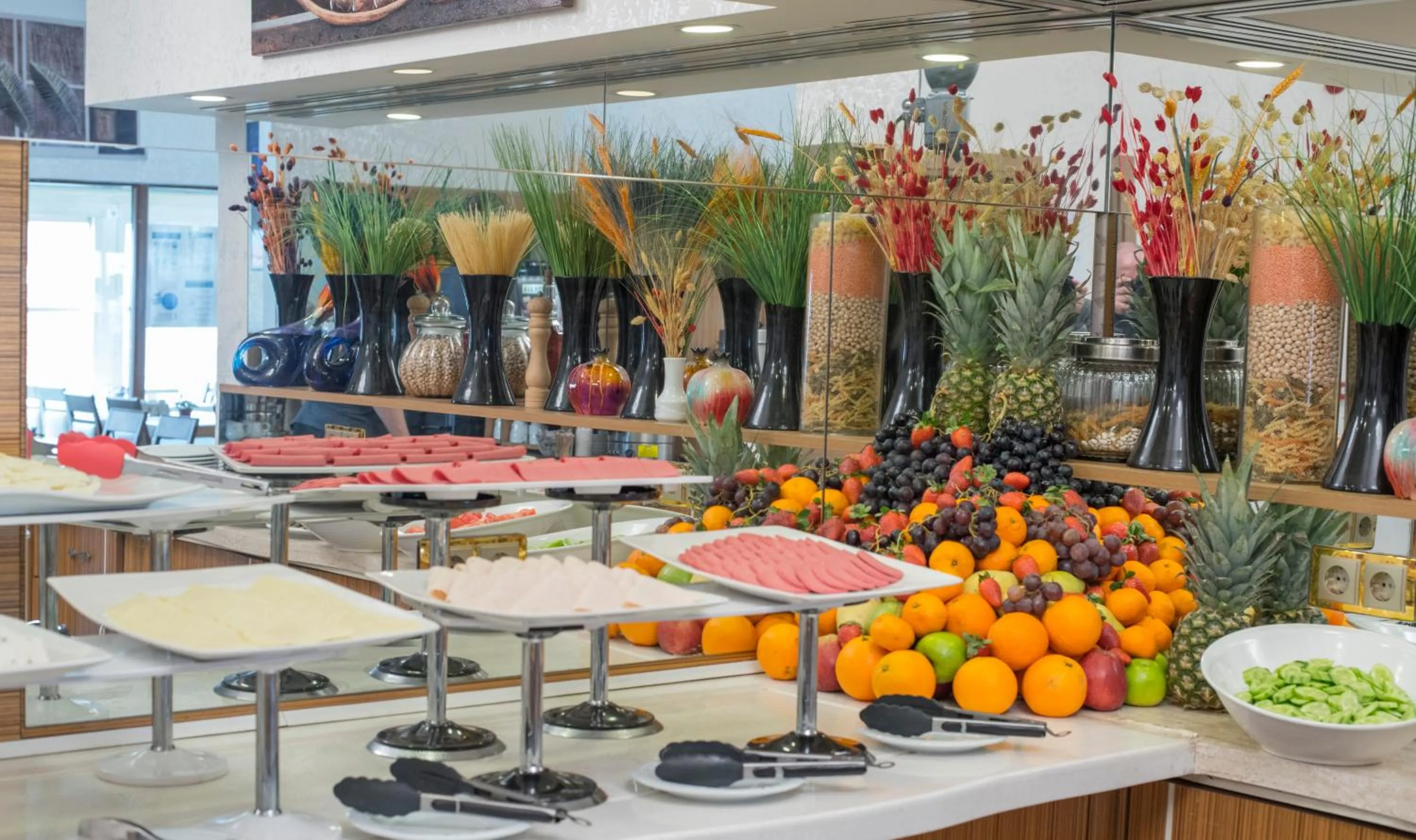 Food in MidMar Deluxe Hotel