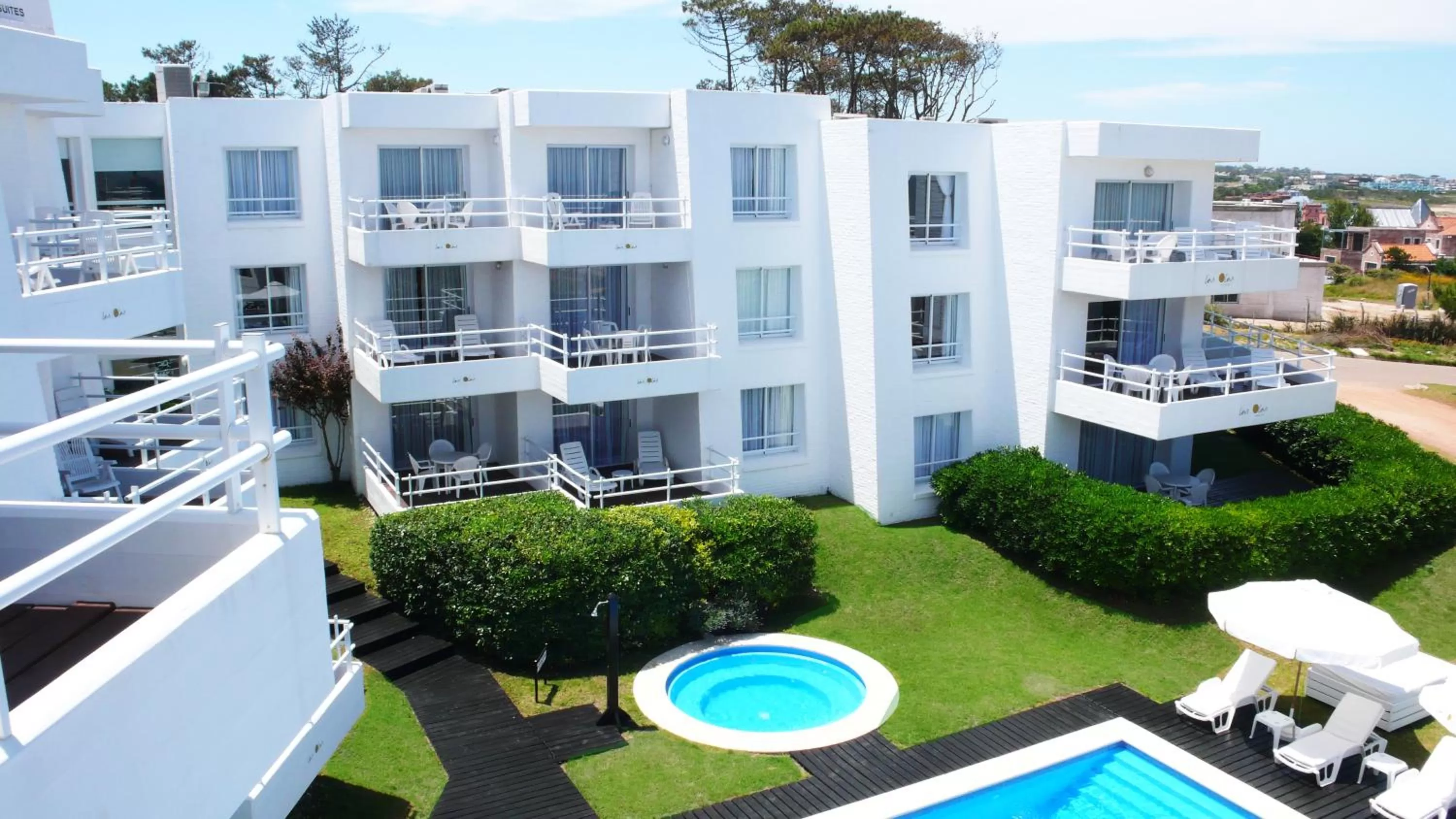 Facade/entrance, Garden in Hotel Las Olas Resort