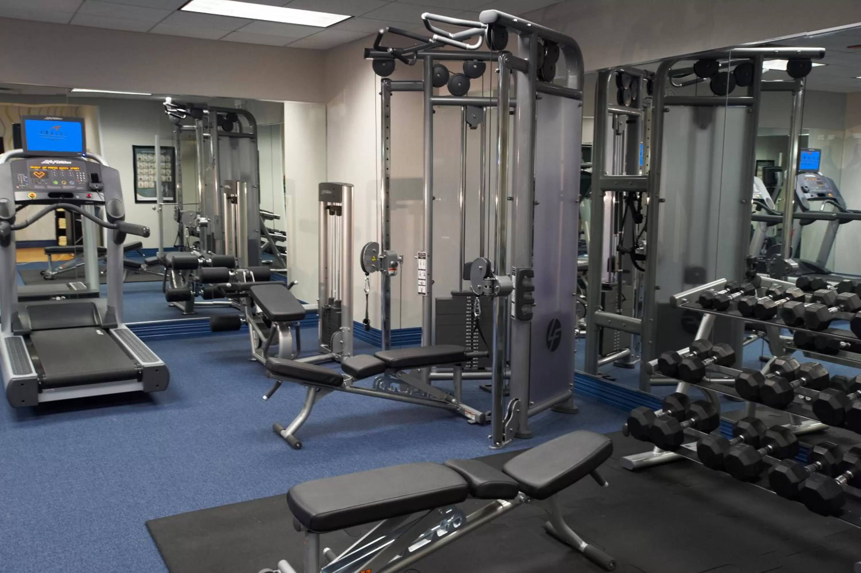 Fitness centre/facilities in Kinzie Hotel