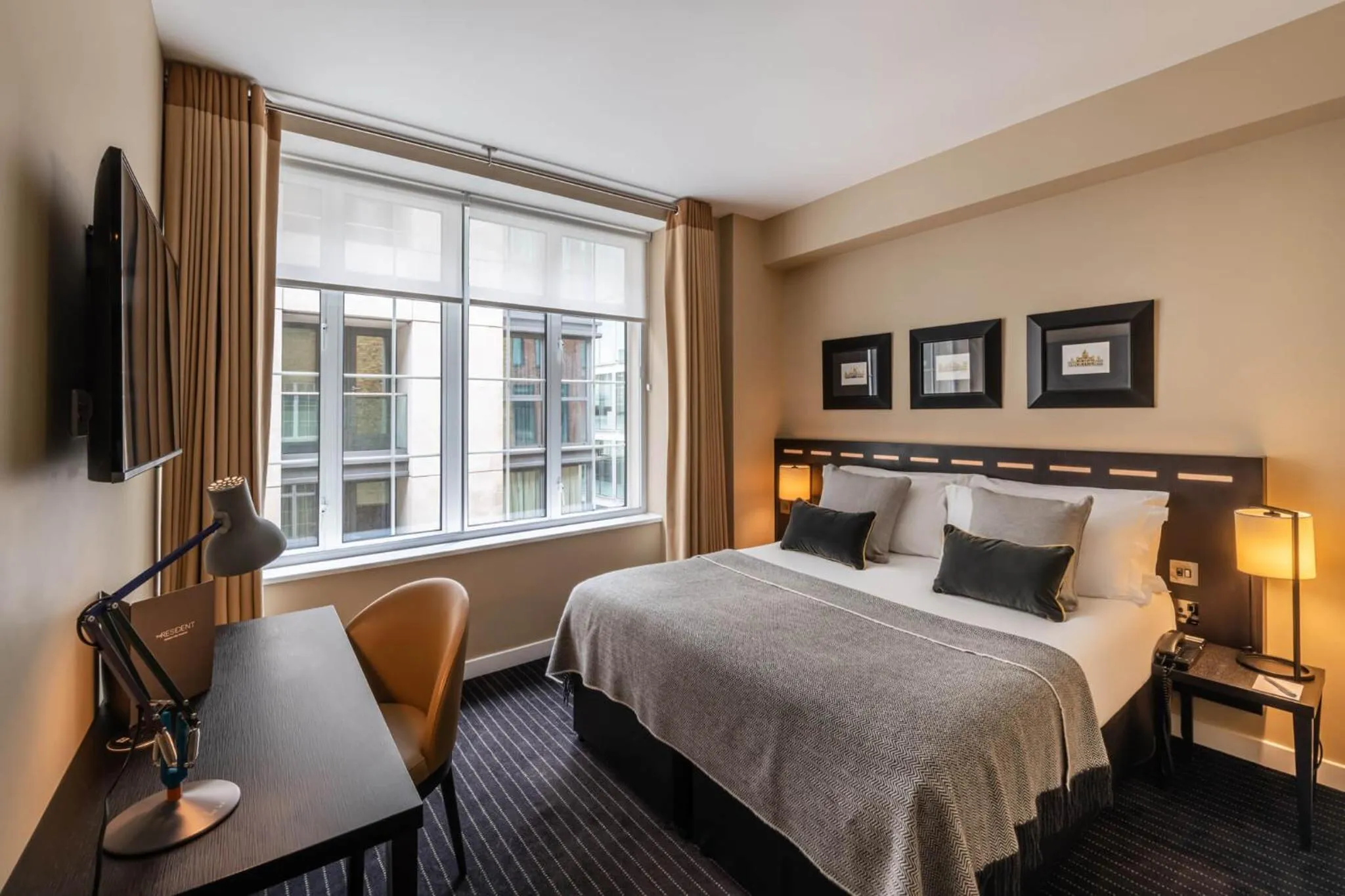 Bedroom, Bed in The Resident Victoria