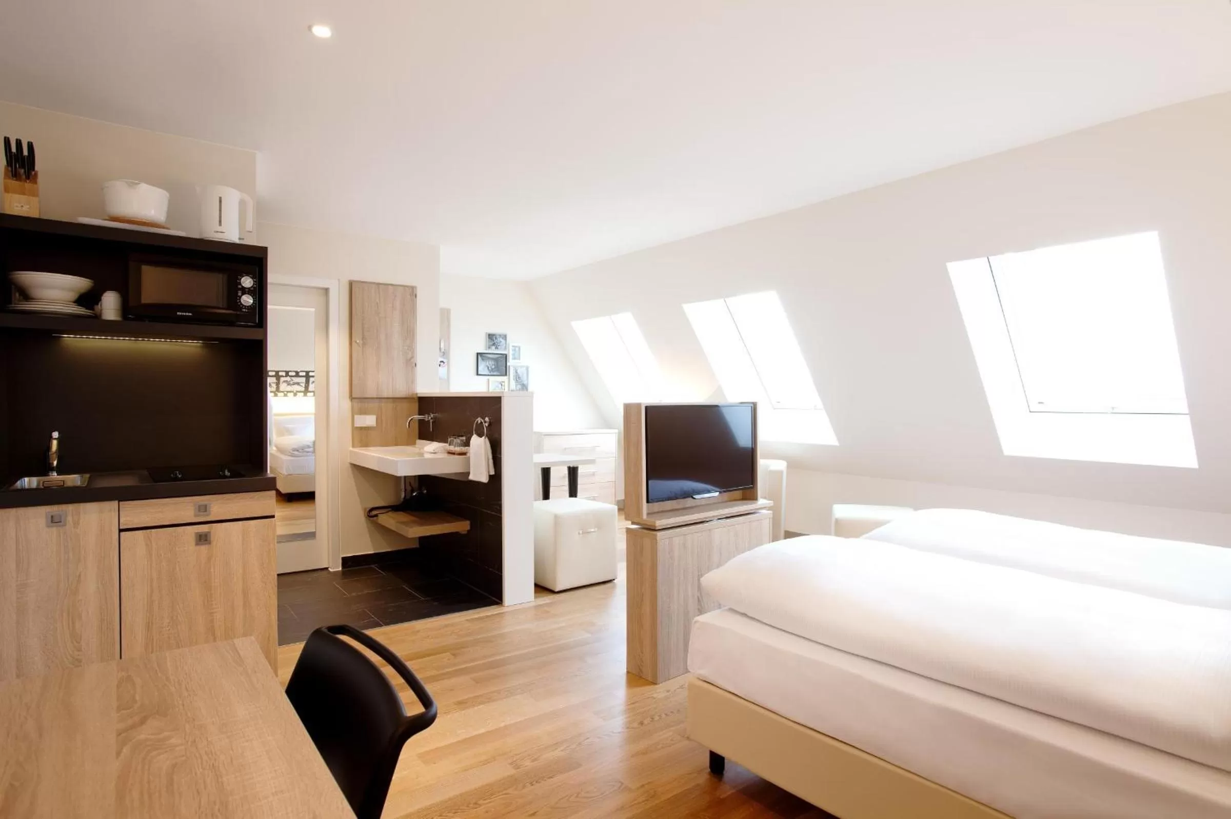 Photo of the whole room, Bed in Vienna House Easy by Wyndham München