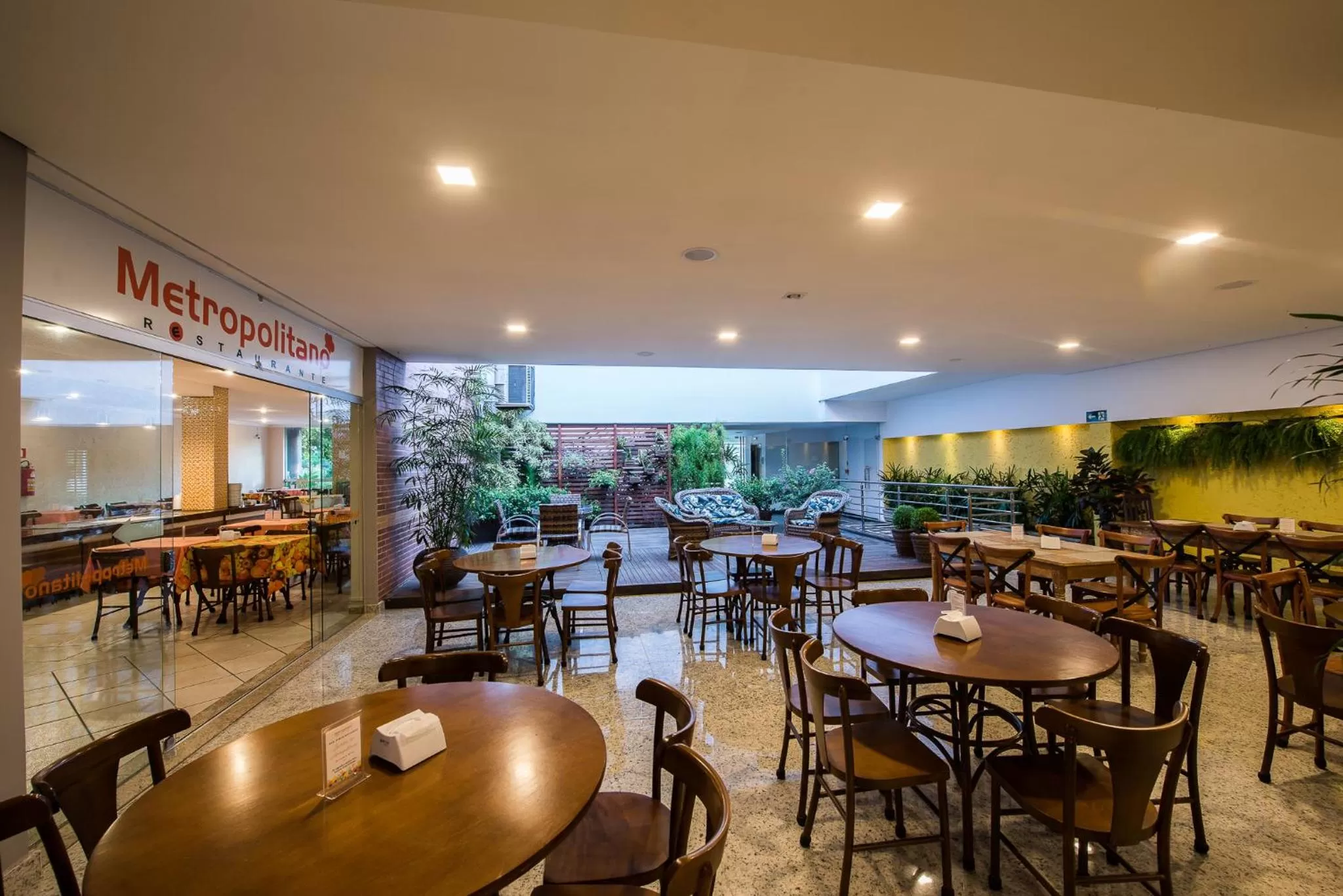 Restaurant/Places to Eat in Hotel Metropolitano