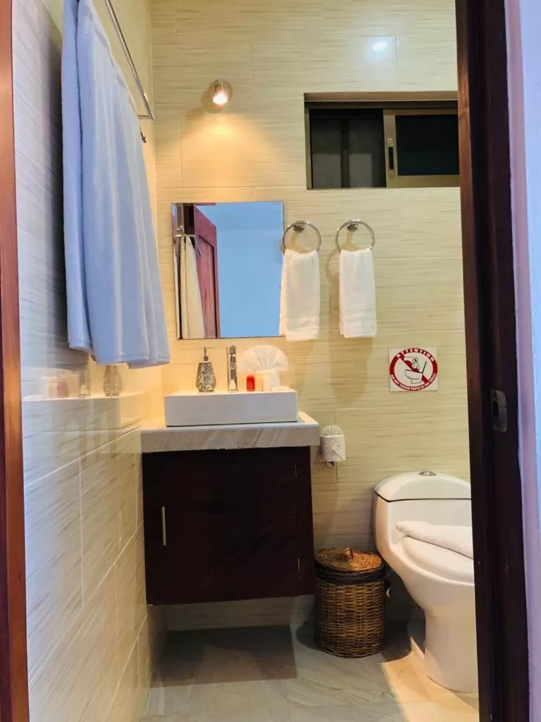 Toilet in Hotel Ko'ox Wenne